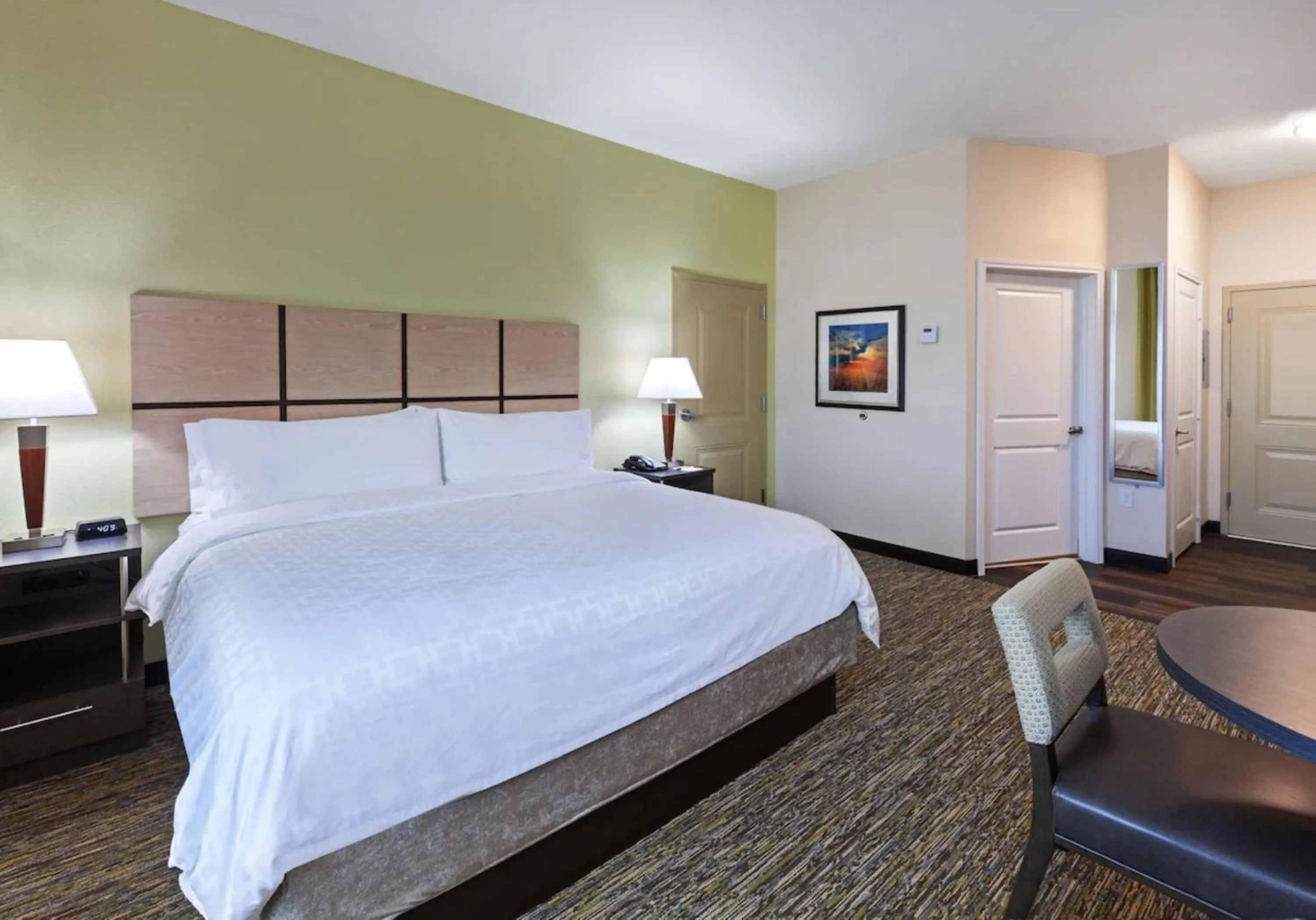 Photo of the whole room, Bed in Candlewood Suites Midland by IHG