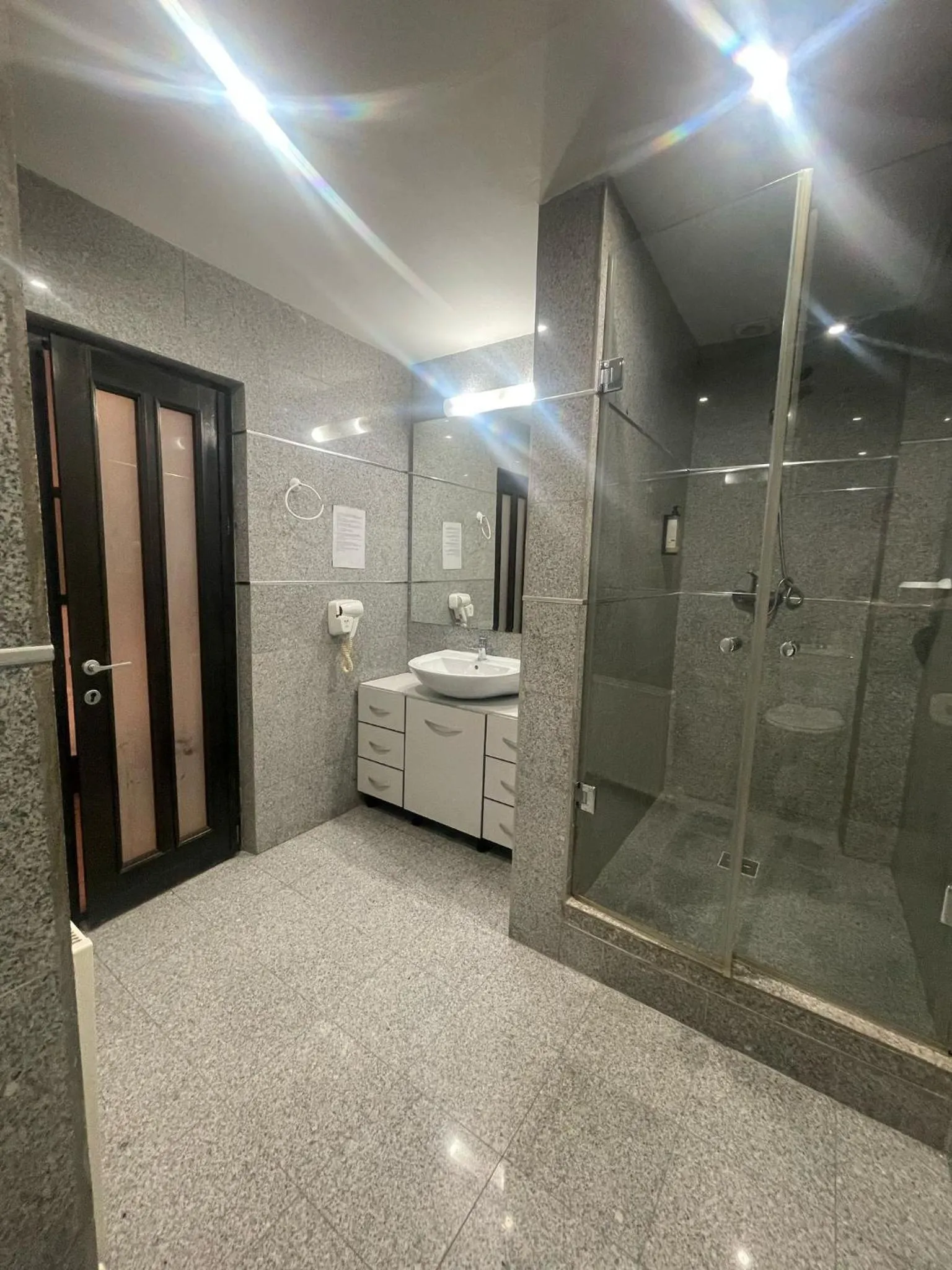 Shower in Hotel Bran Stoker