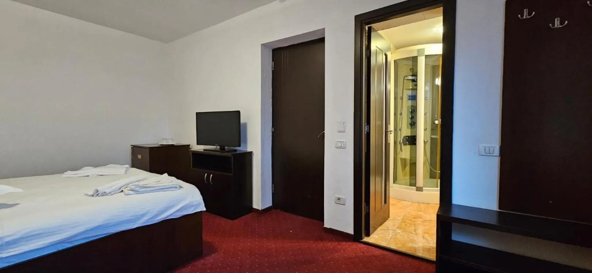 Bed in Hotel Bran Stoker