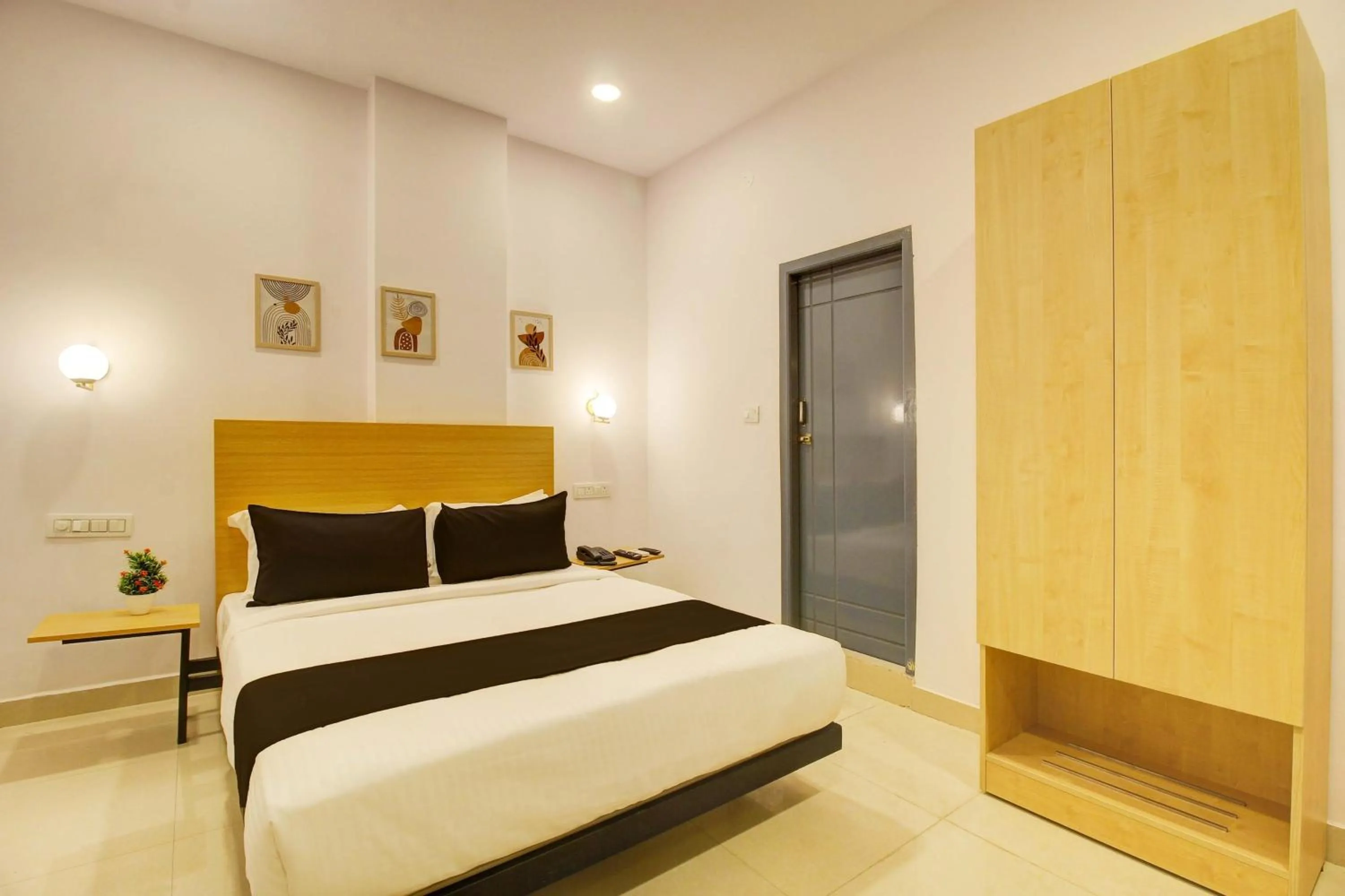 Bathroom, Bed in Super Collection O Casa Grand Hotels Nacharam