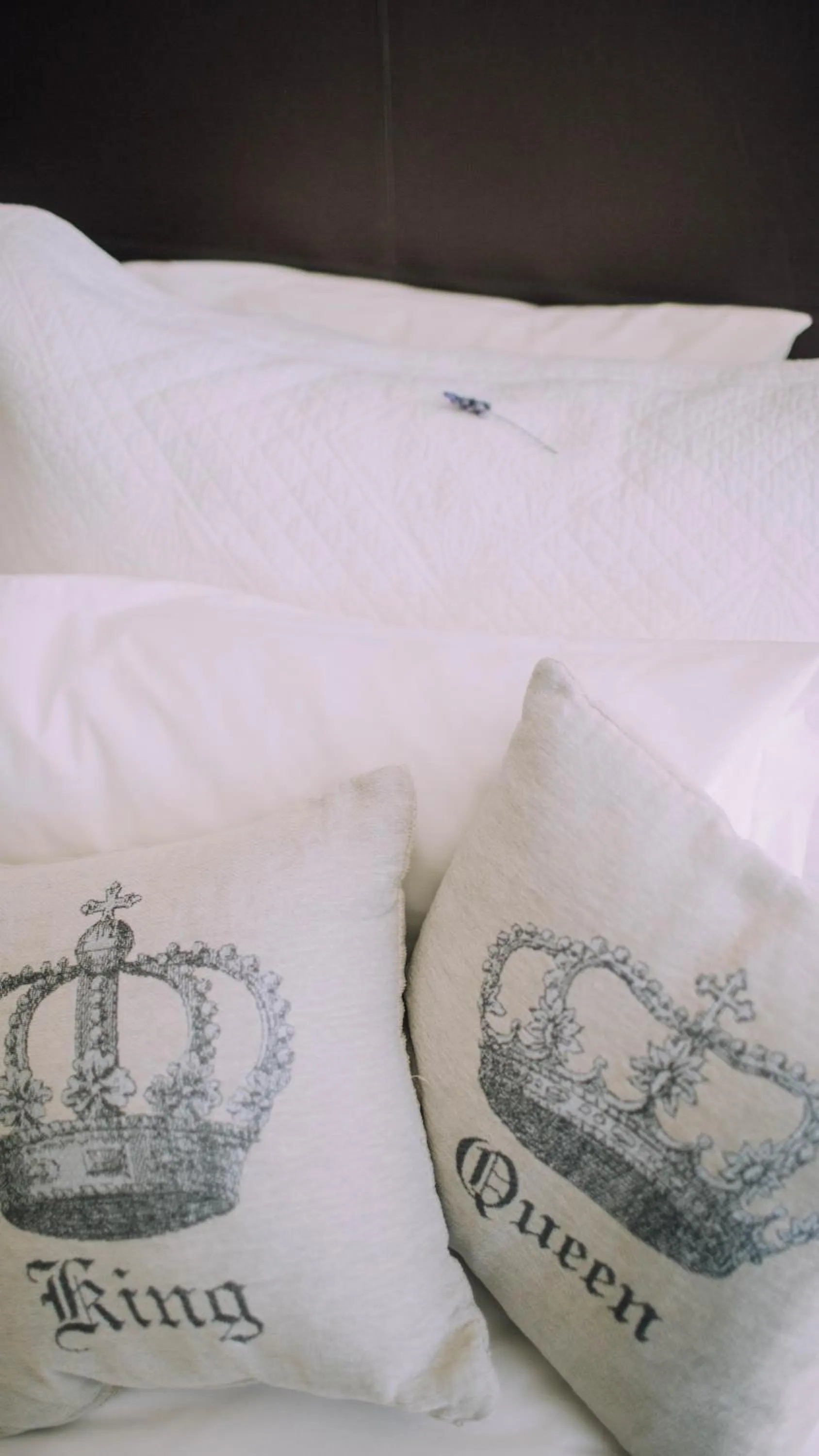 Decorative detail, Bed in Leipzig Country House & Winery