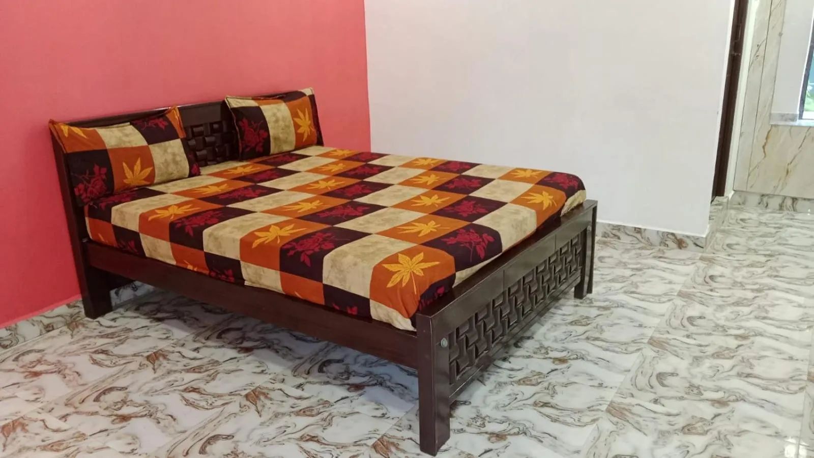 Bed in Le Grace Kovalam