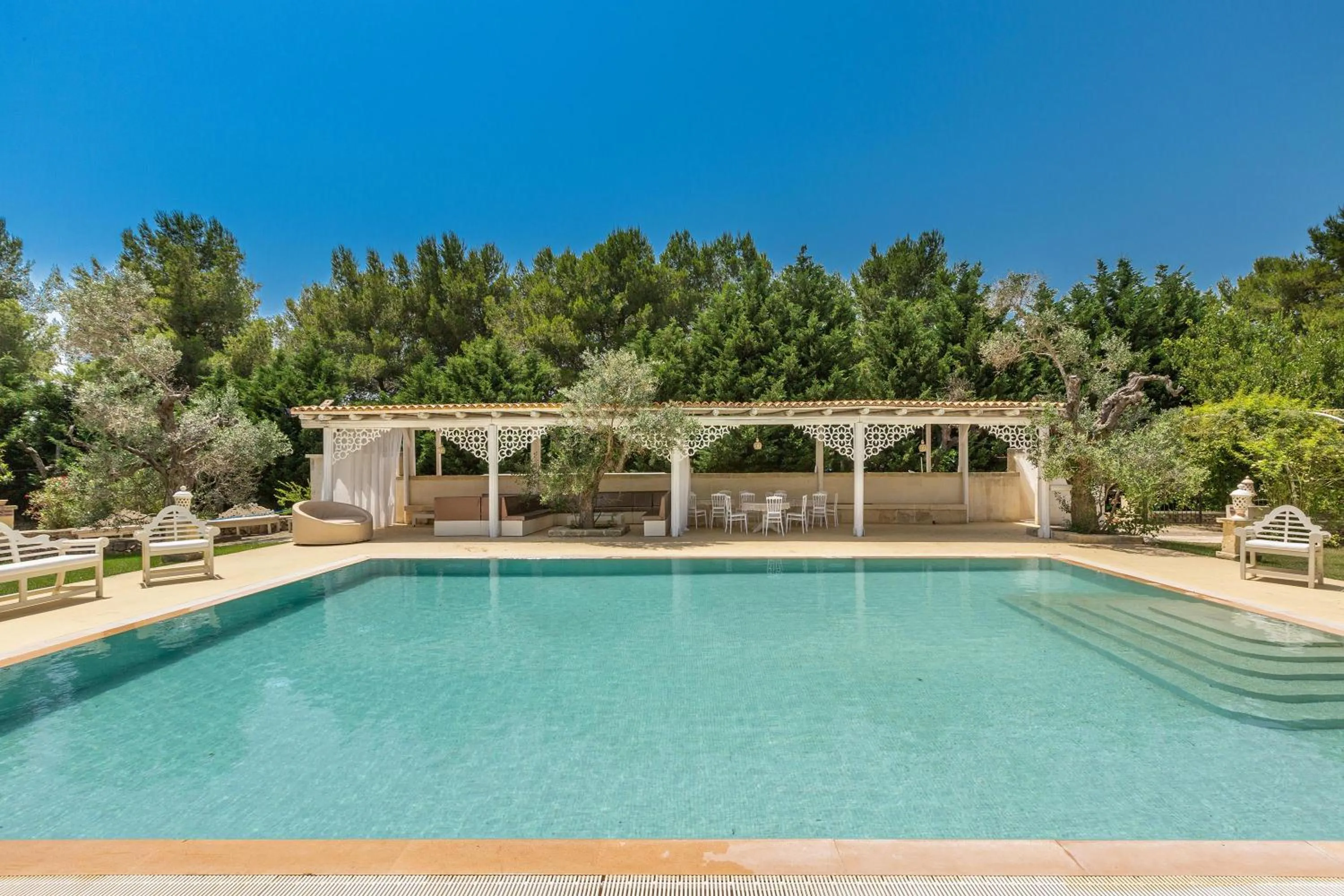 Swimming pool in Masseria Cucuruzza Boutique Hotel