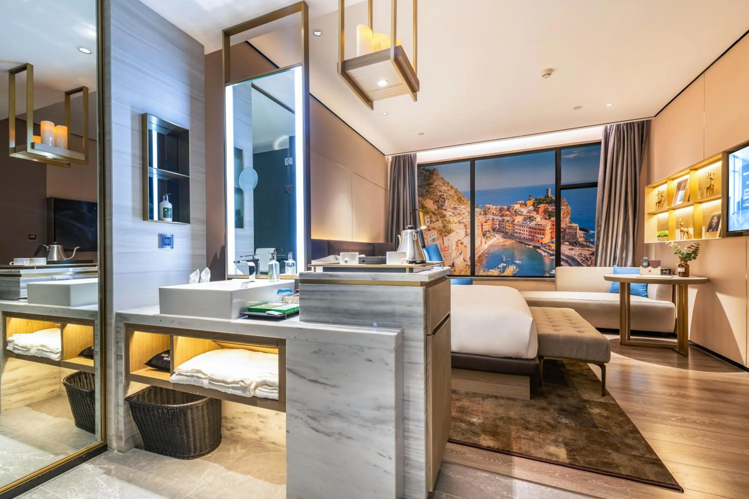 Bathroom in Echarm Plus International Hotel Ouzhuang Metro Station Branch - Free Deliver Service to Canton Fair Complex During Canton Fair Period