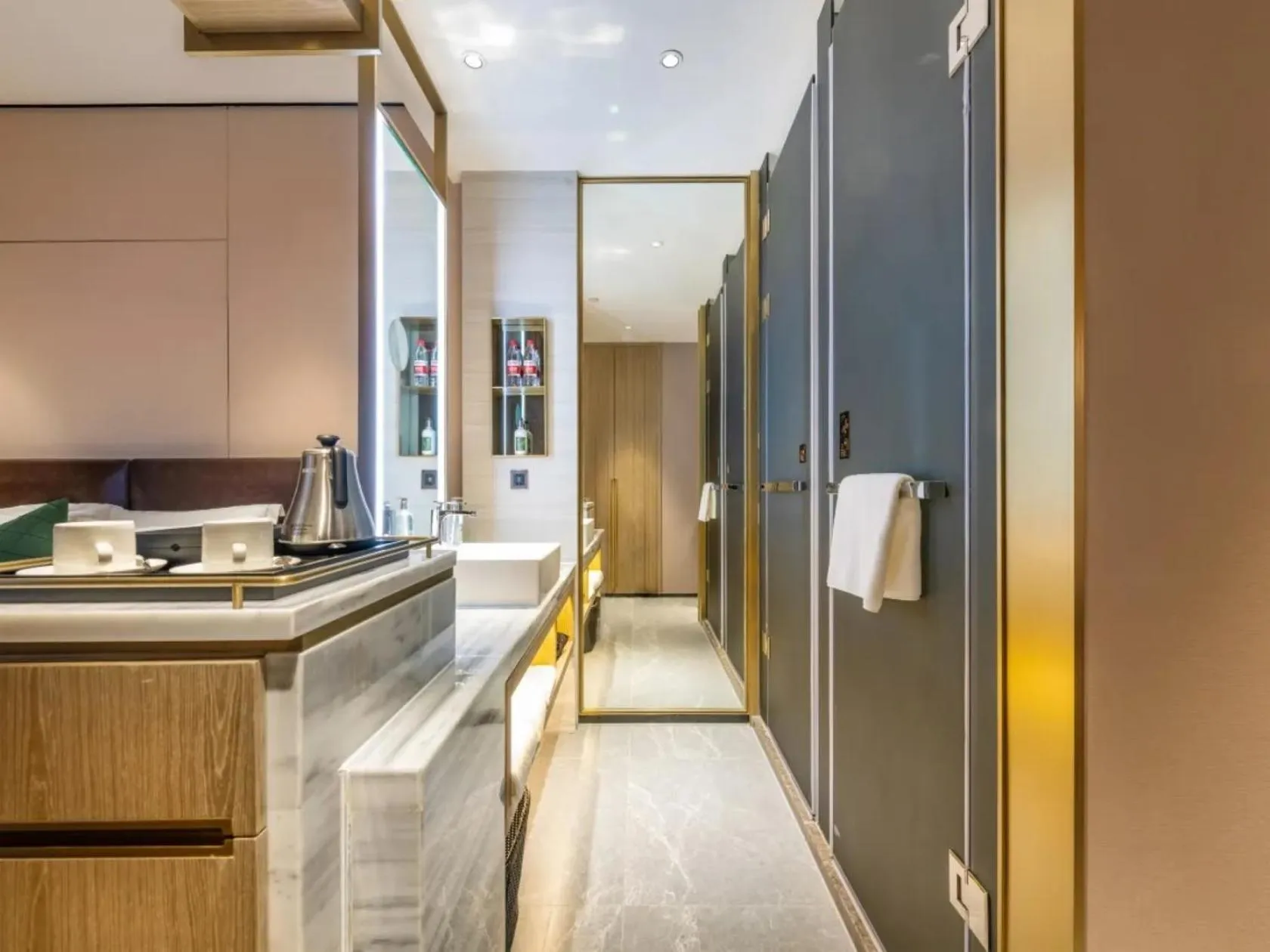 Bed in Echarm Plus International Hotel Ouzhuang Metro Station Branch - Free Deliver Service to Canton Fair Complex During Canton Fair Period