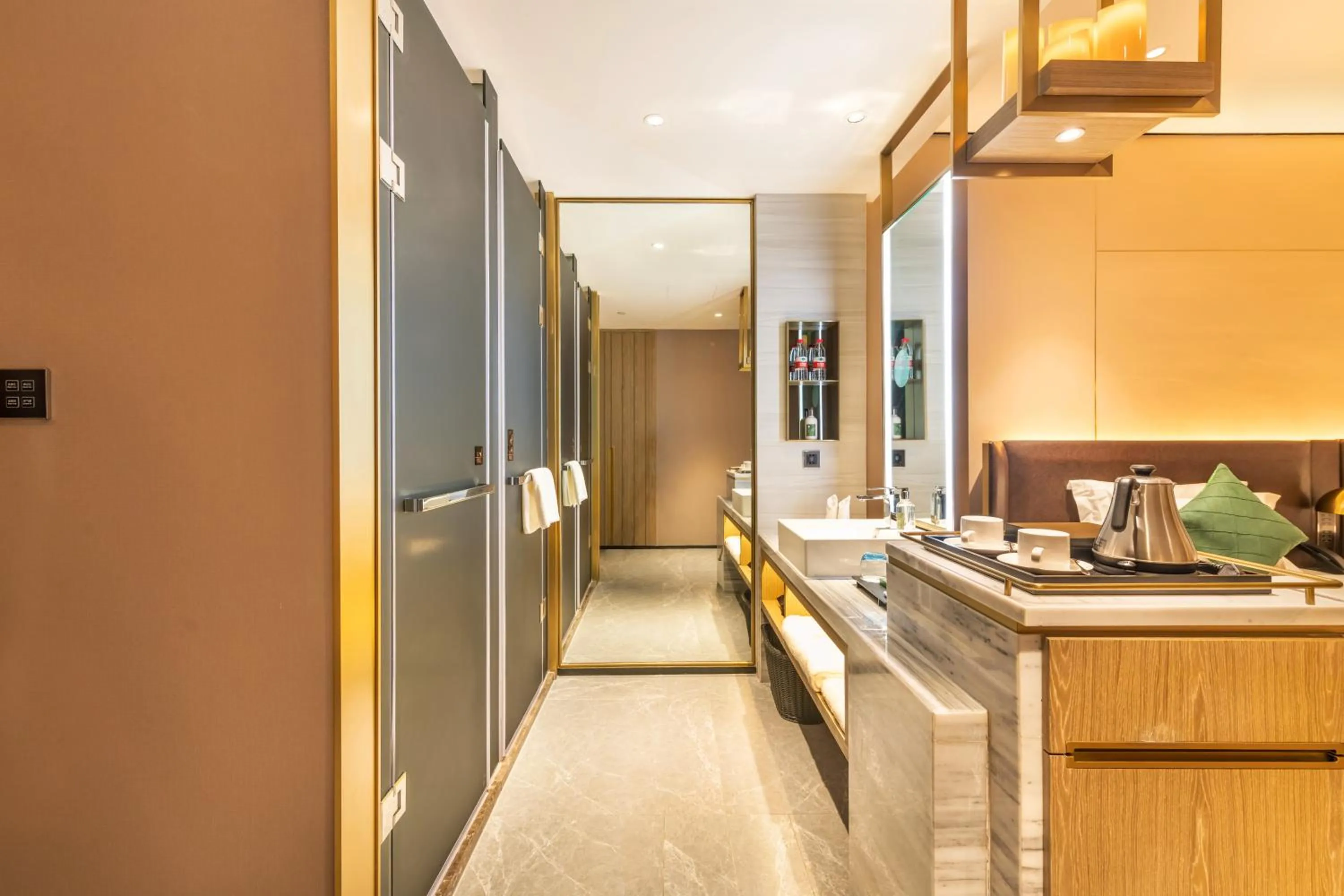 Bathroom in Echarm Plus International Hotel Ouzhuang Metro Station Branch - Free Deliver Service to Canton Fair Complex During Canton Fair Period