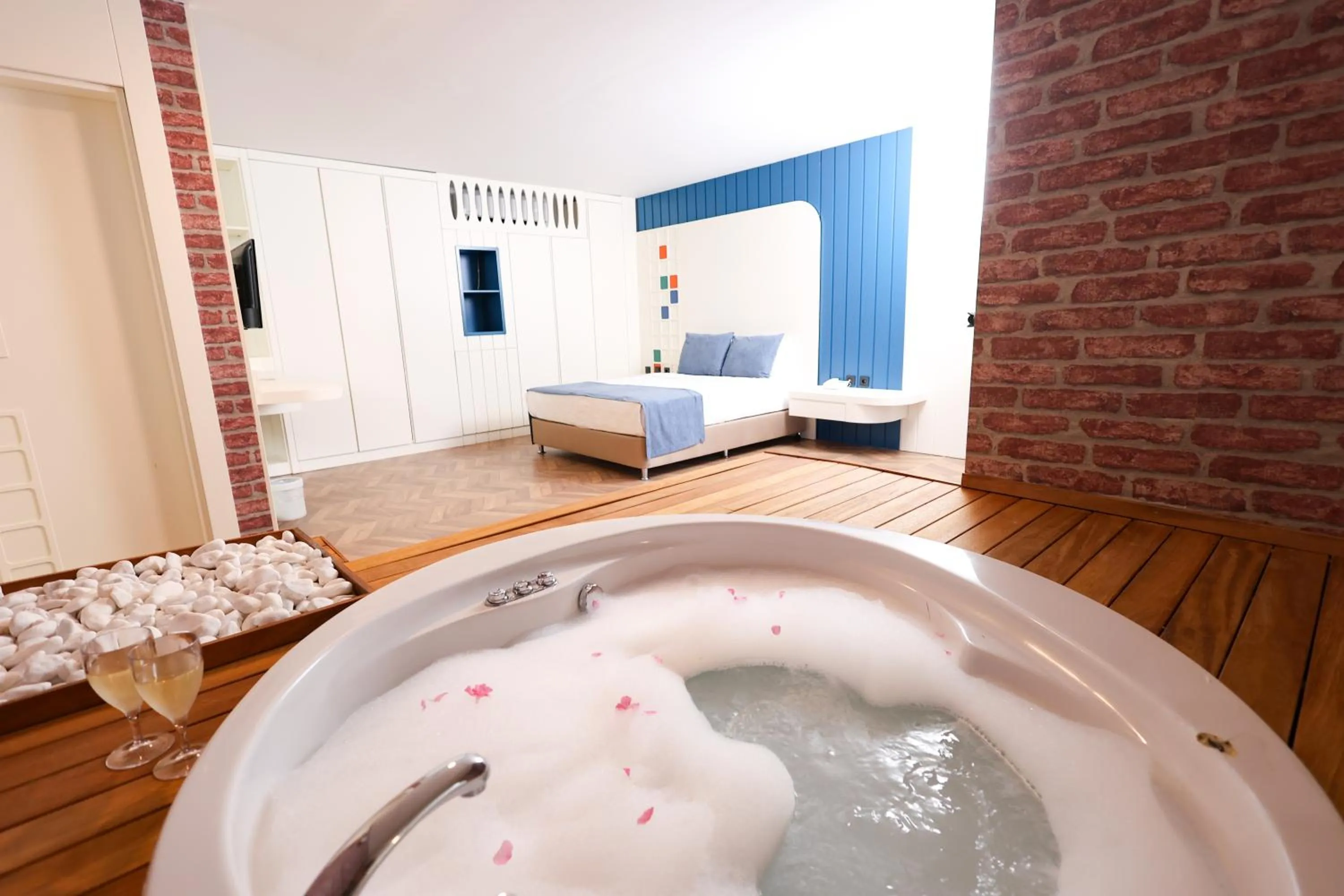 Bathroom, Bed in Forest In Hotel