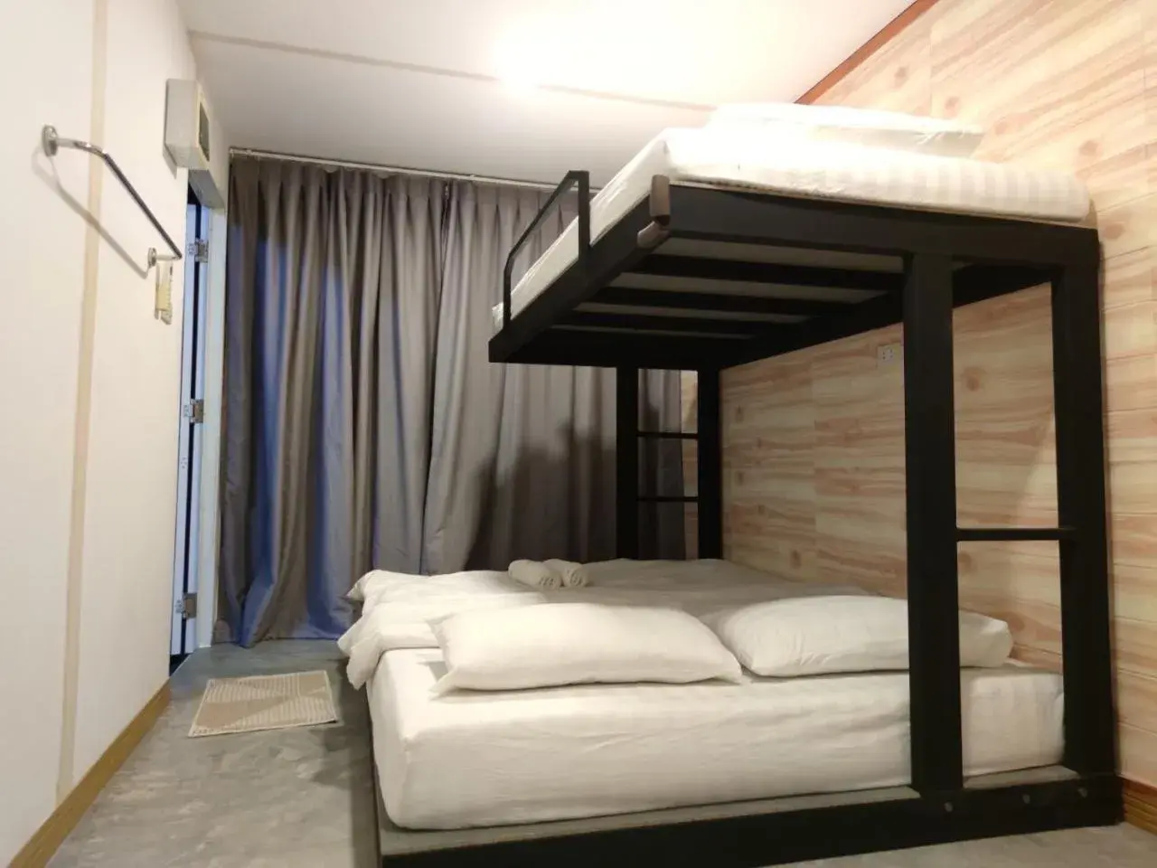 Triple Room with Bathroom in innbox Chiangmai Hotel Triple Room with Bathroom in innbox Chiangmai Hotel