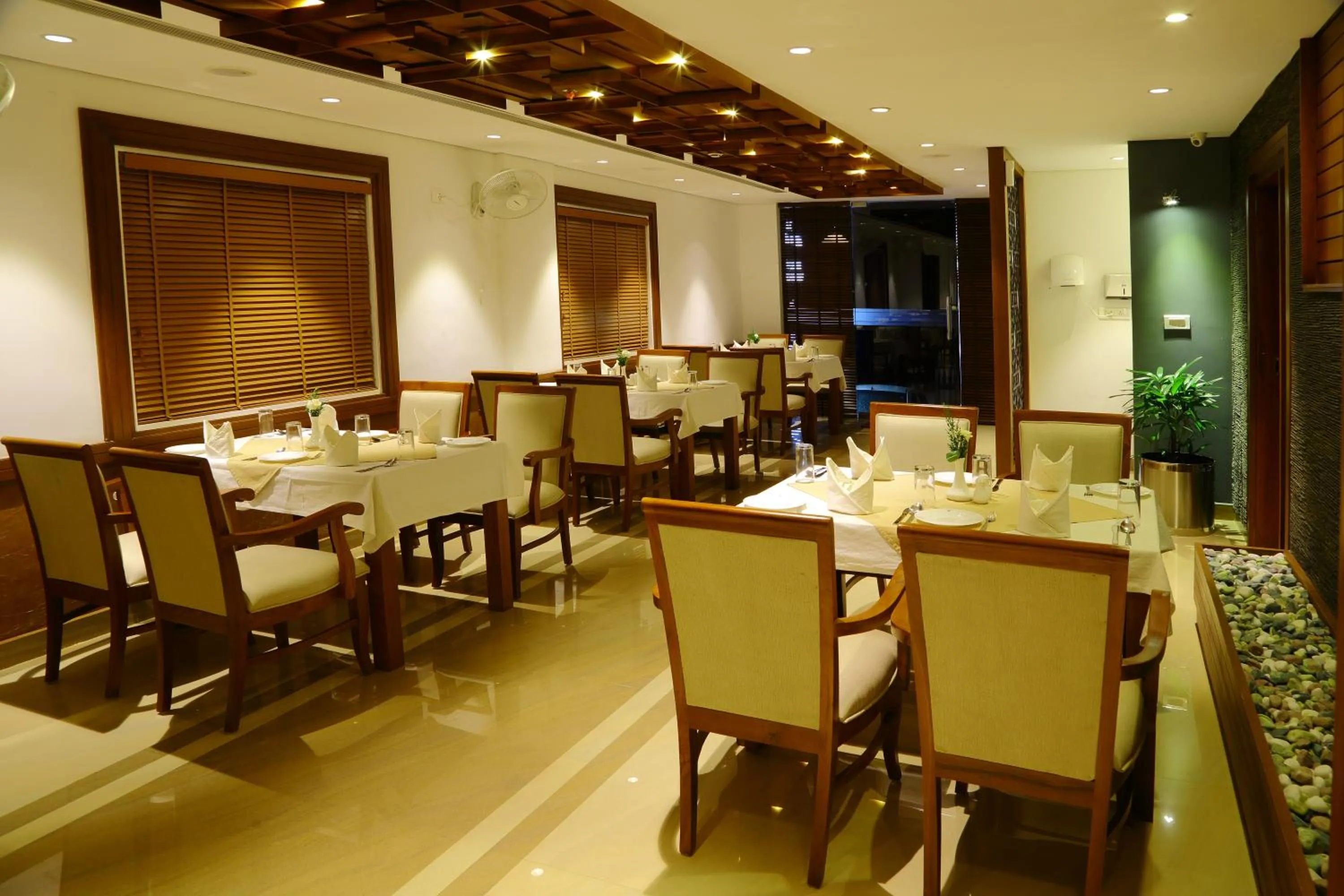 Restaurant/places to eat in Vishnu Inn