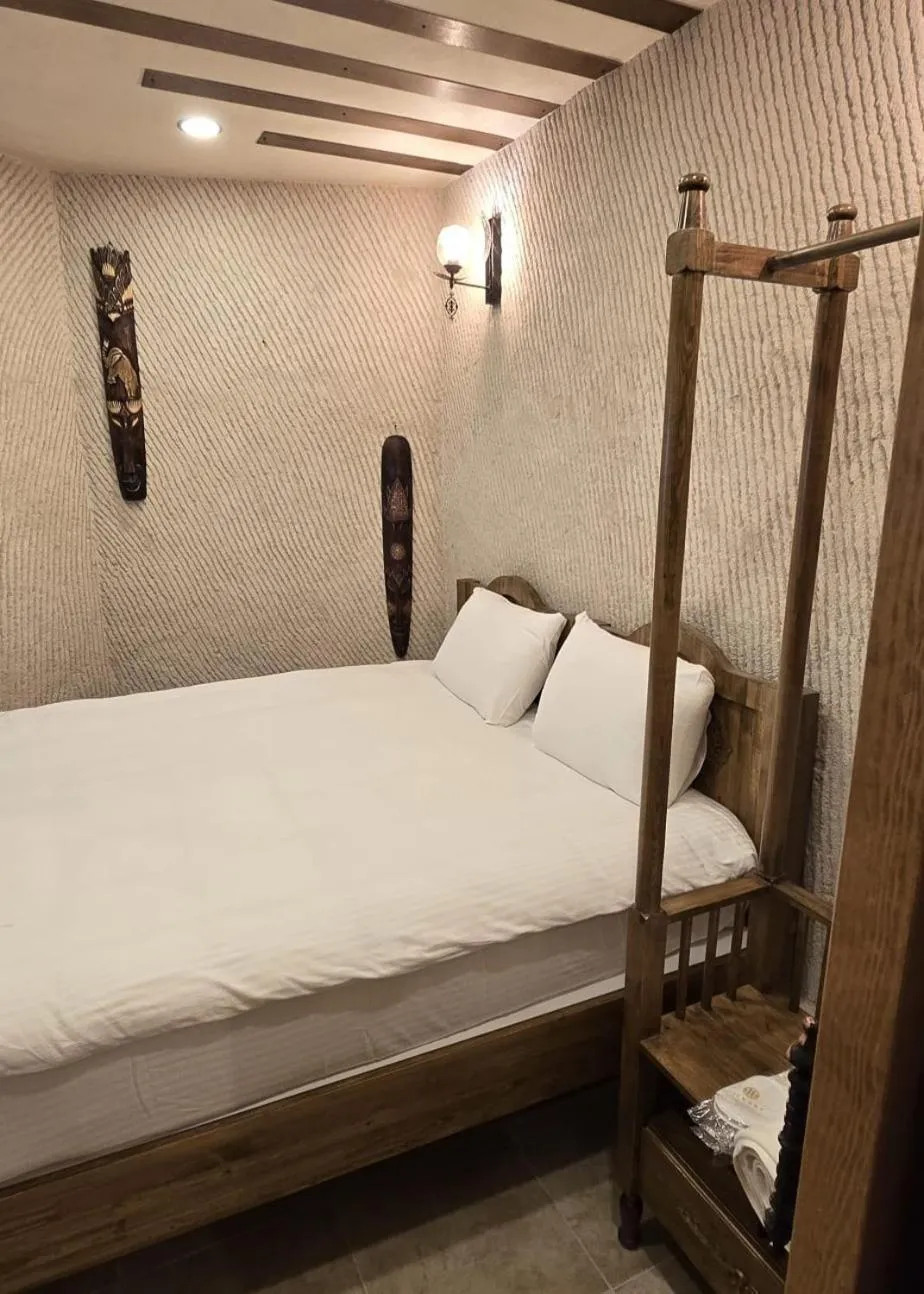 Bed in İncebey Konak Cappadocia
