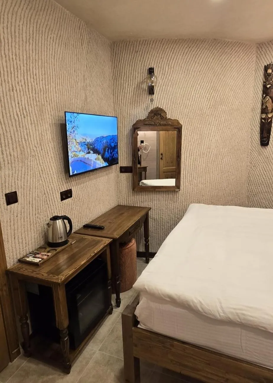 Bed in İncebey Konak Cappadocia