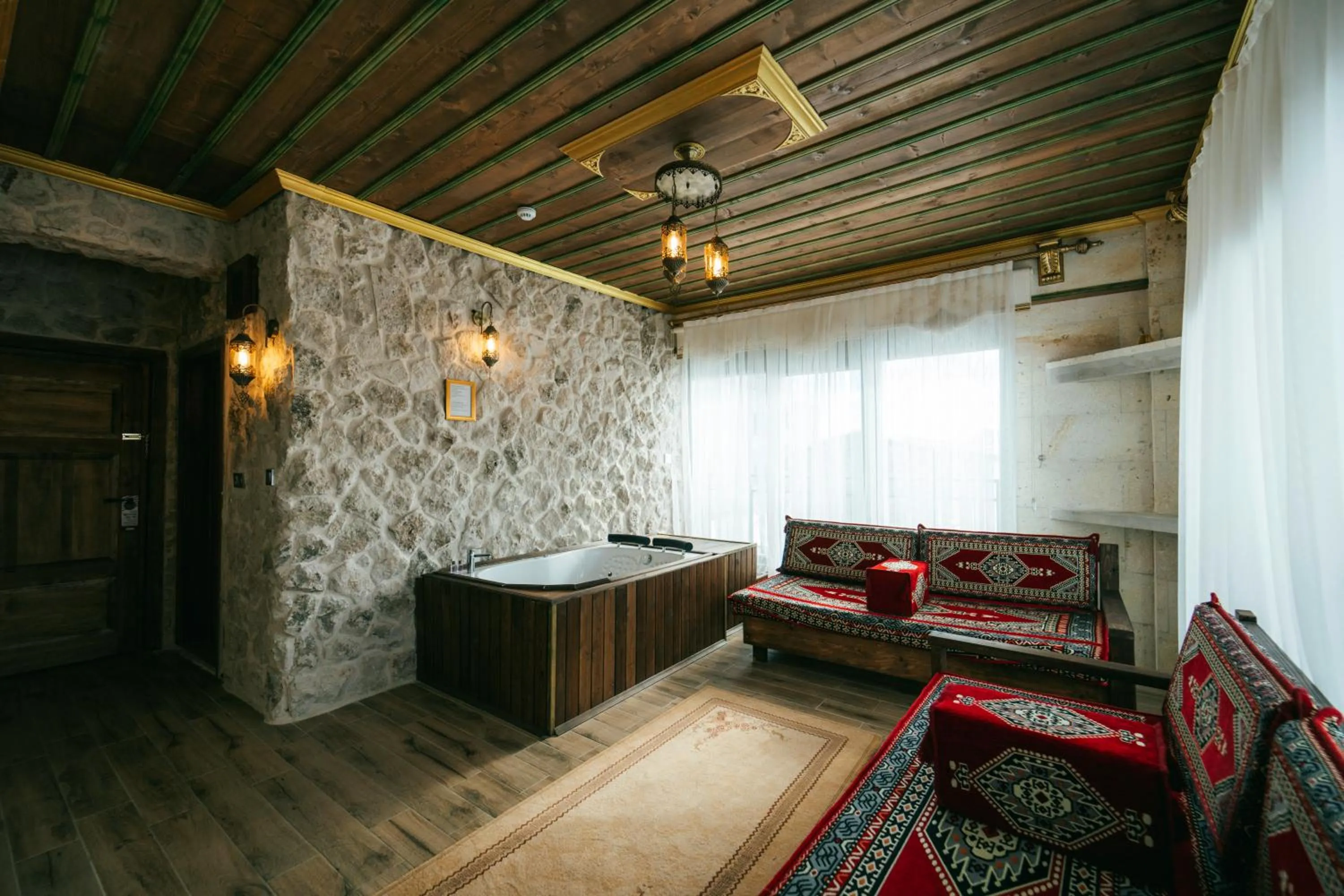 Bed in İncebey Konak Cappadocia