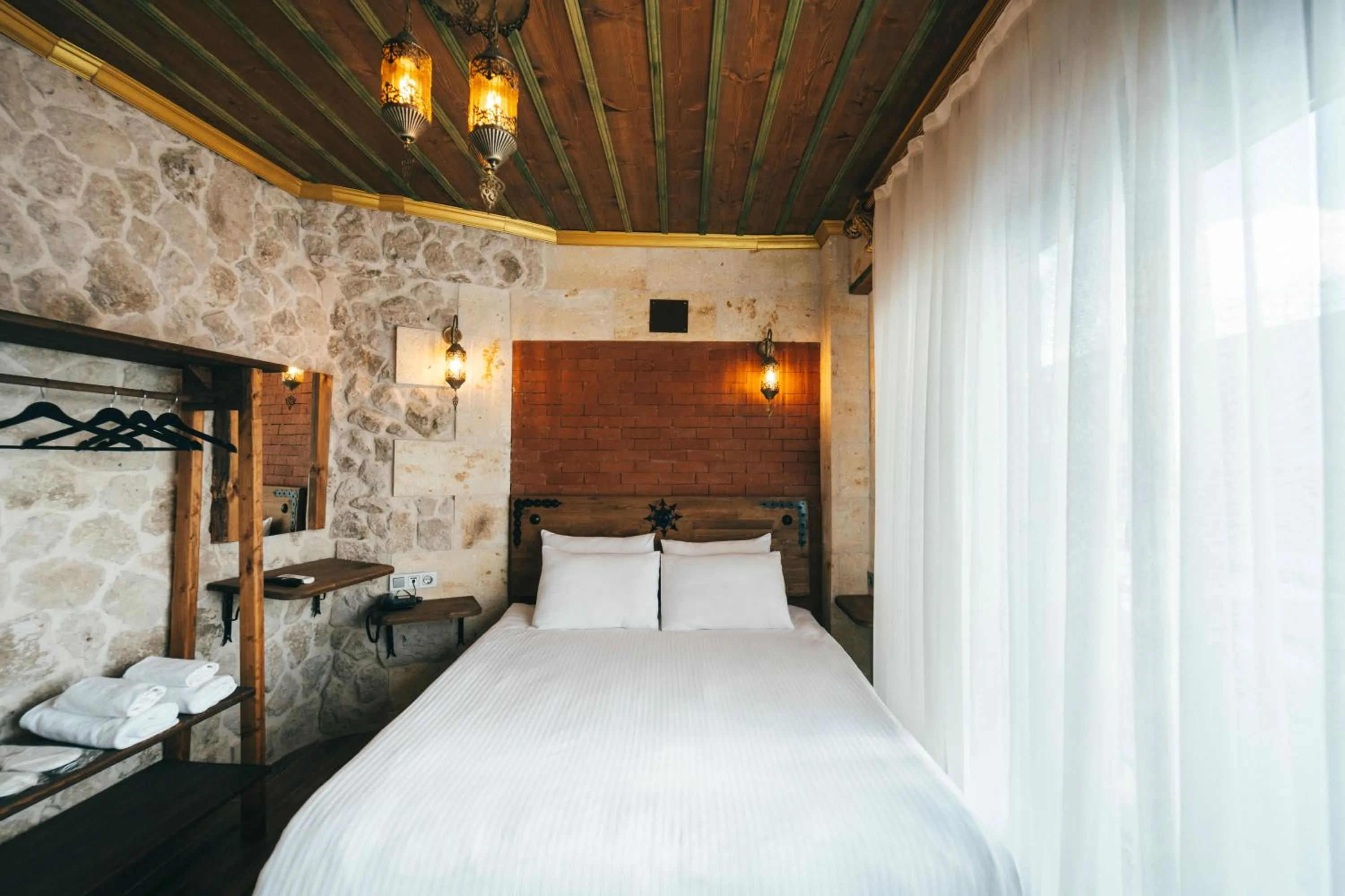 Bed in İncebey Konak Cappadocia