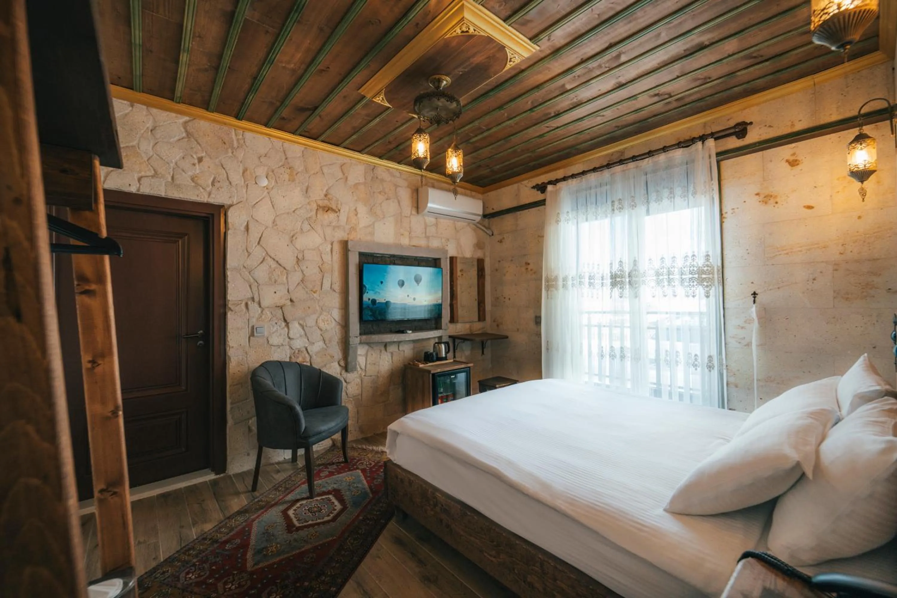 Bed in İncebey Konak Cappadocia