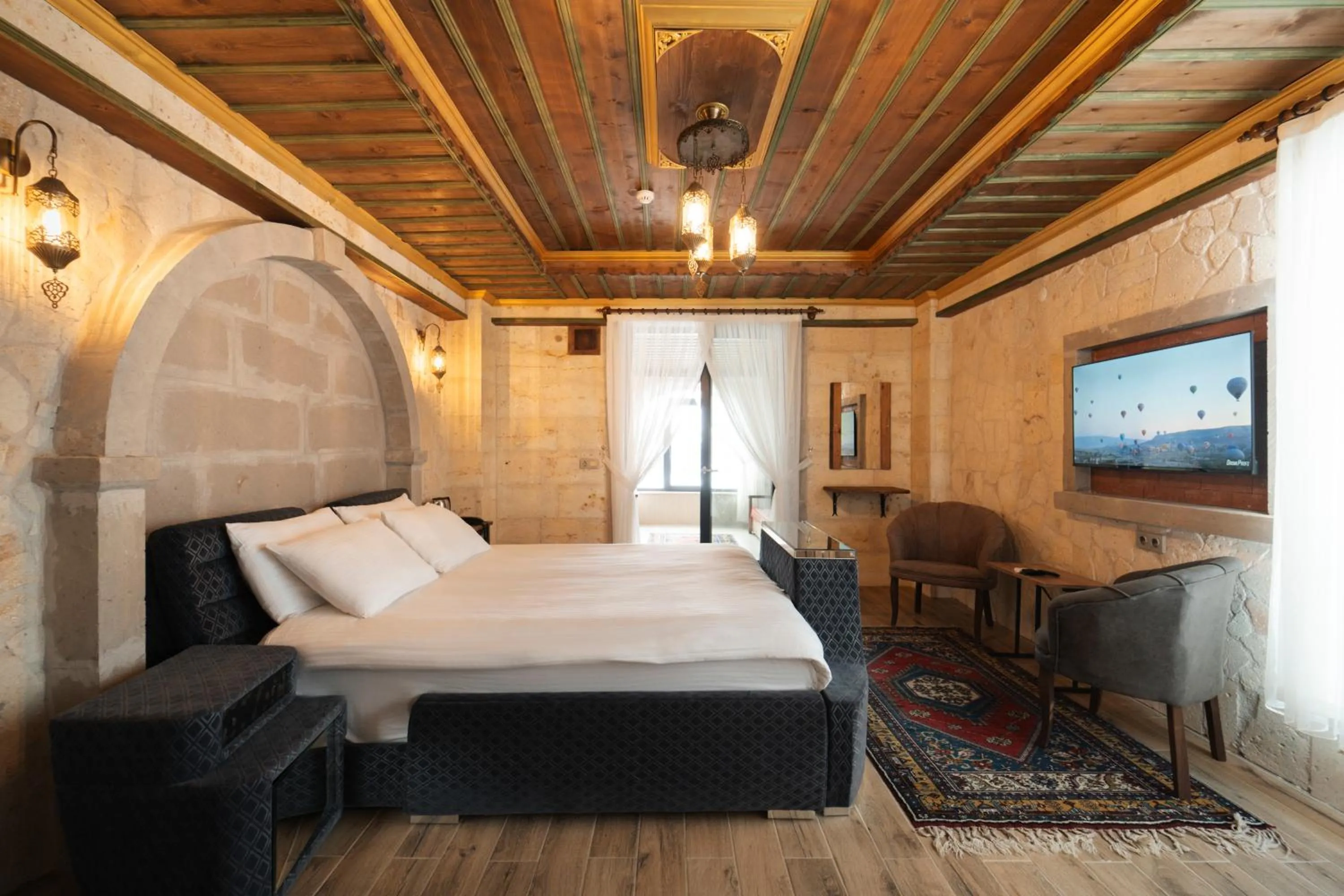 Bed in İncebey Konak Cappadocia