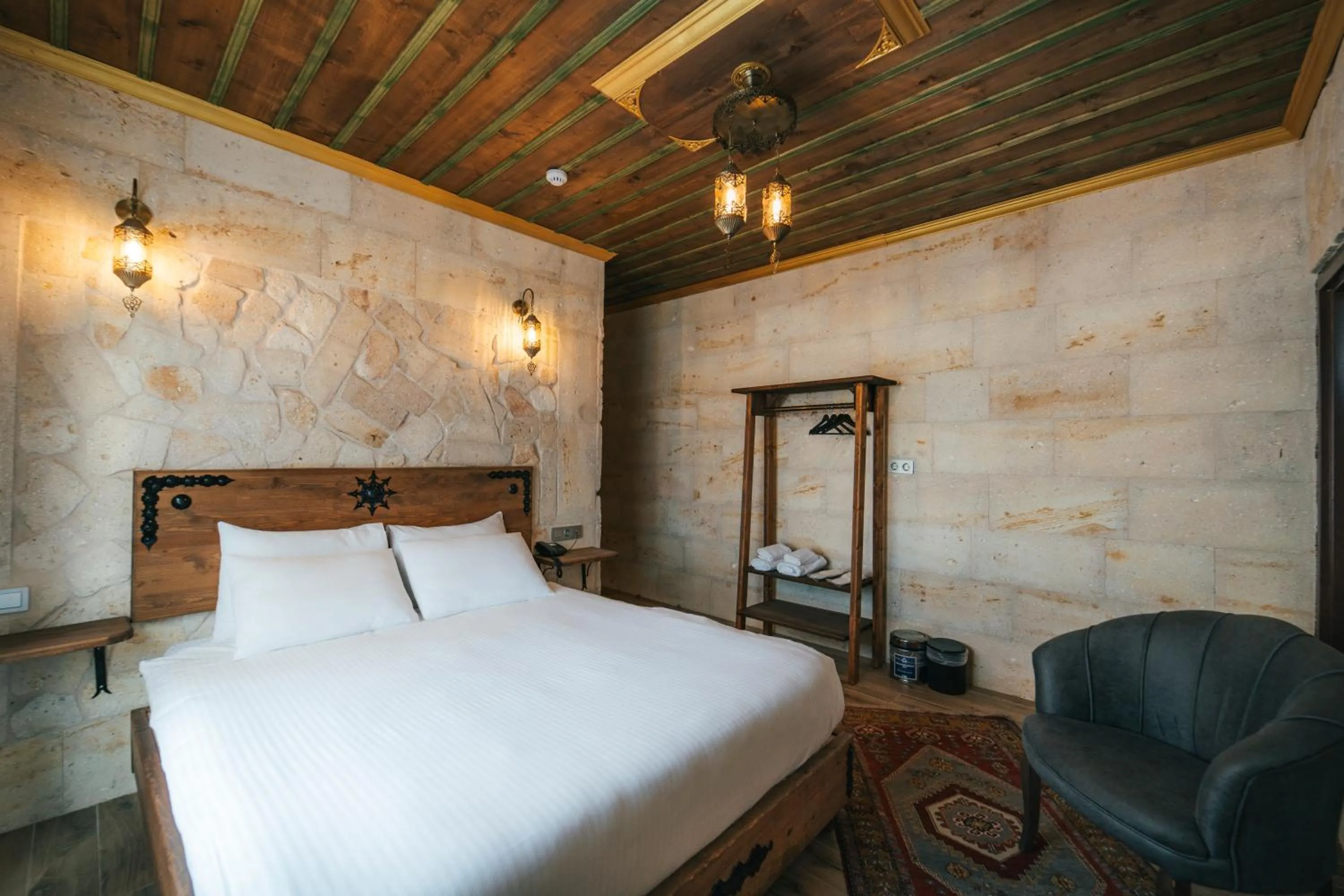 Bed in İncebey Konak Cappadocia