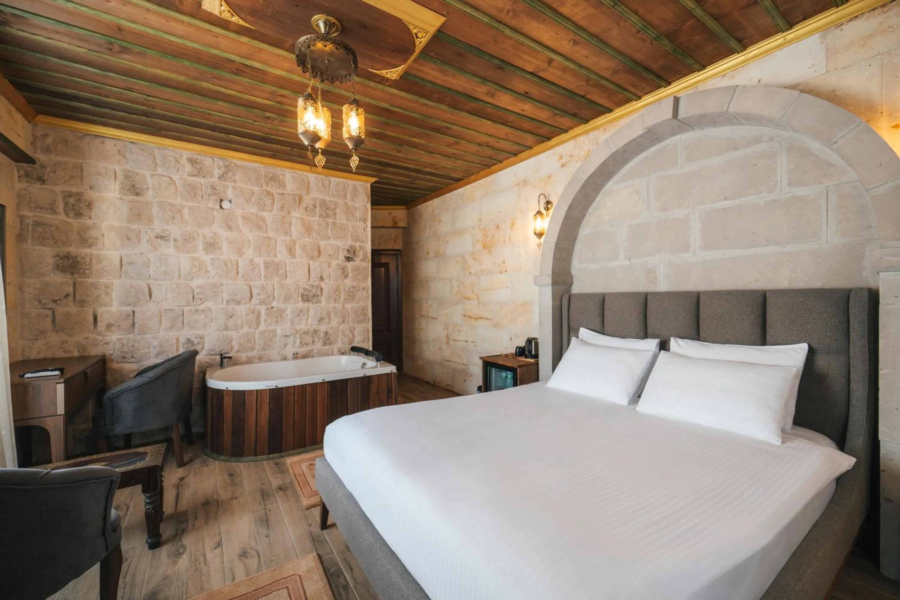Bed in İncebey Konak Cappadocia