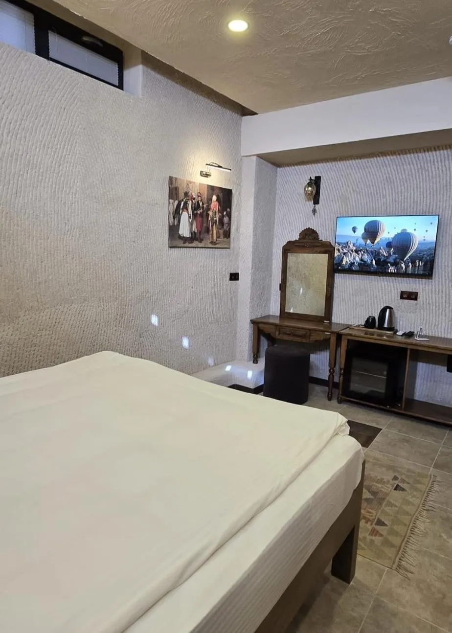 Bed in İncebey Konak Cappadocia