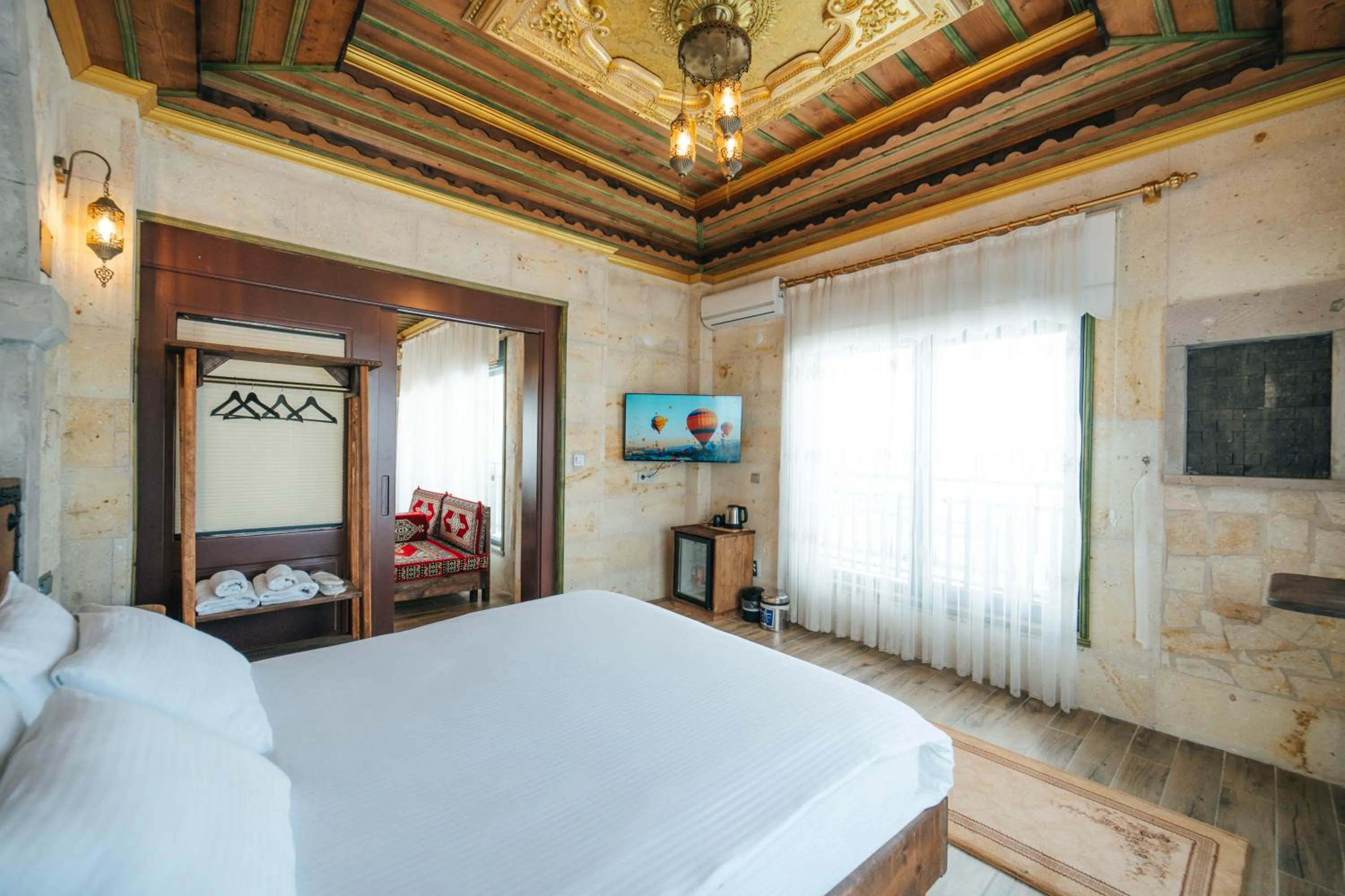 Bed in İncebey Konak Cappadocia