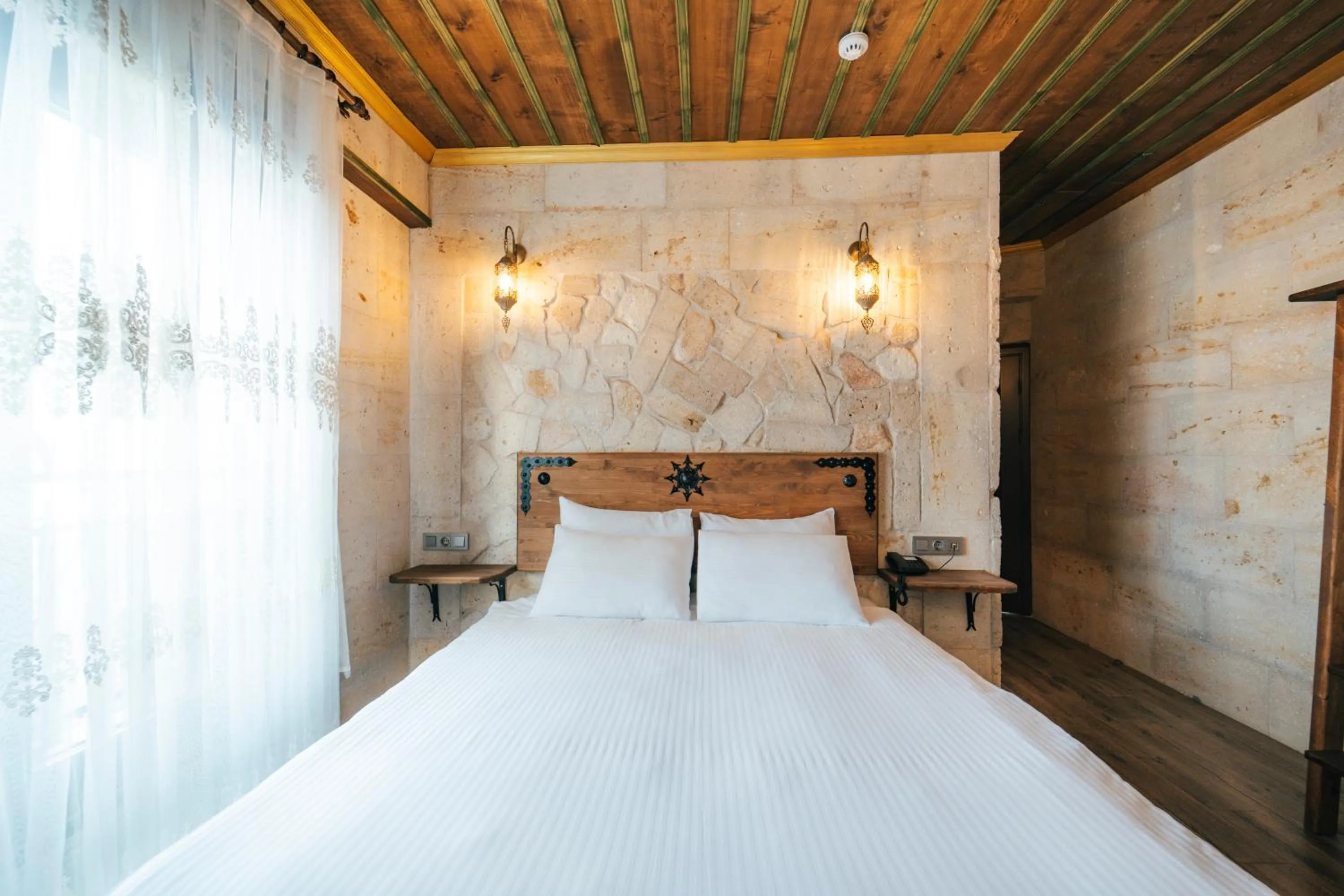 Bed in İncebey Konak Cappadocia