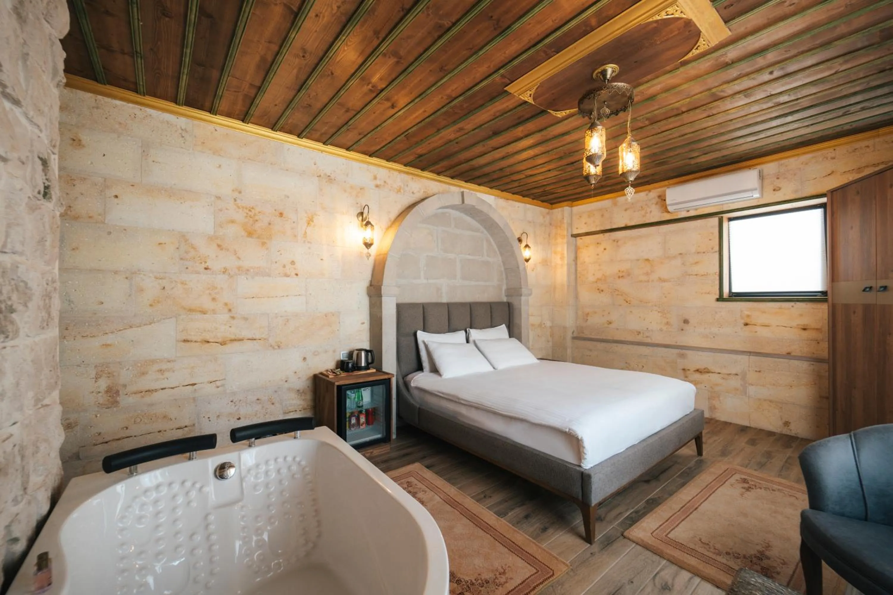 Bed in İncebey Konak Cappadocia