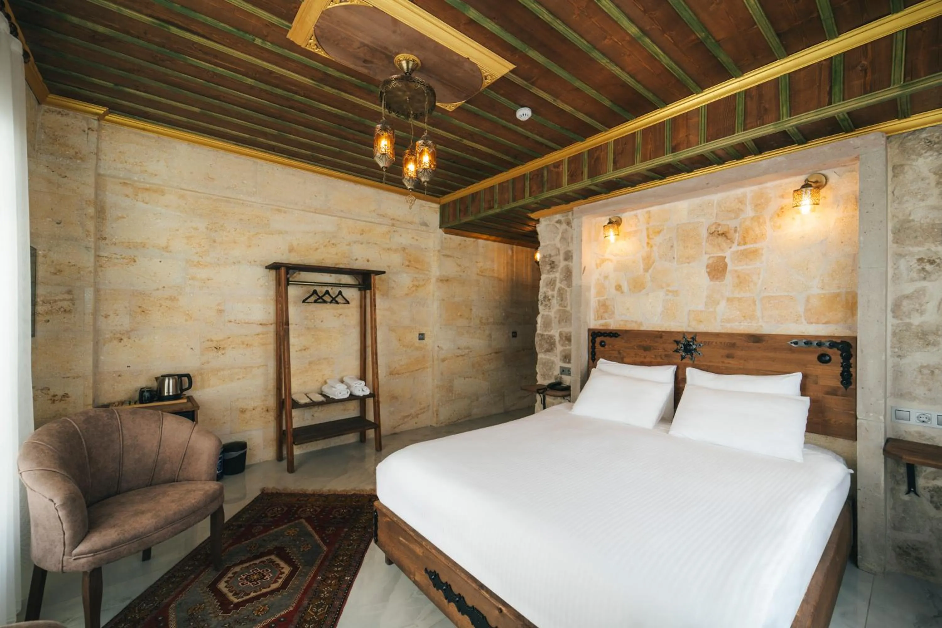 Bed in İncebey Konak Cappadocia