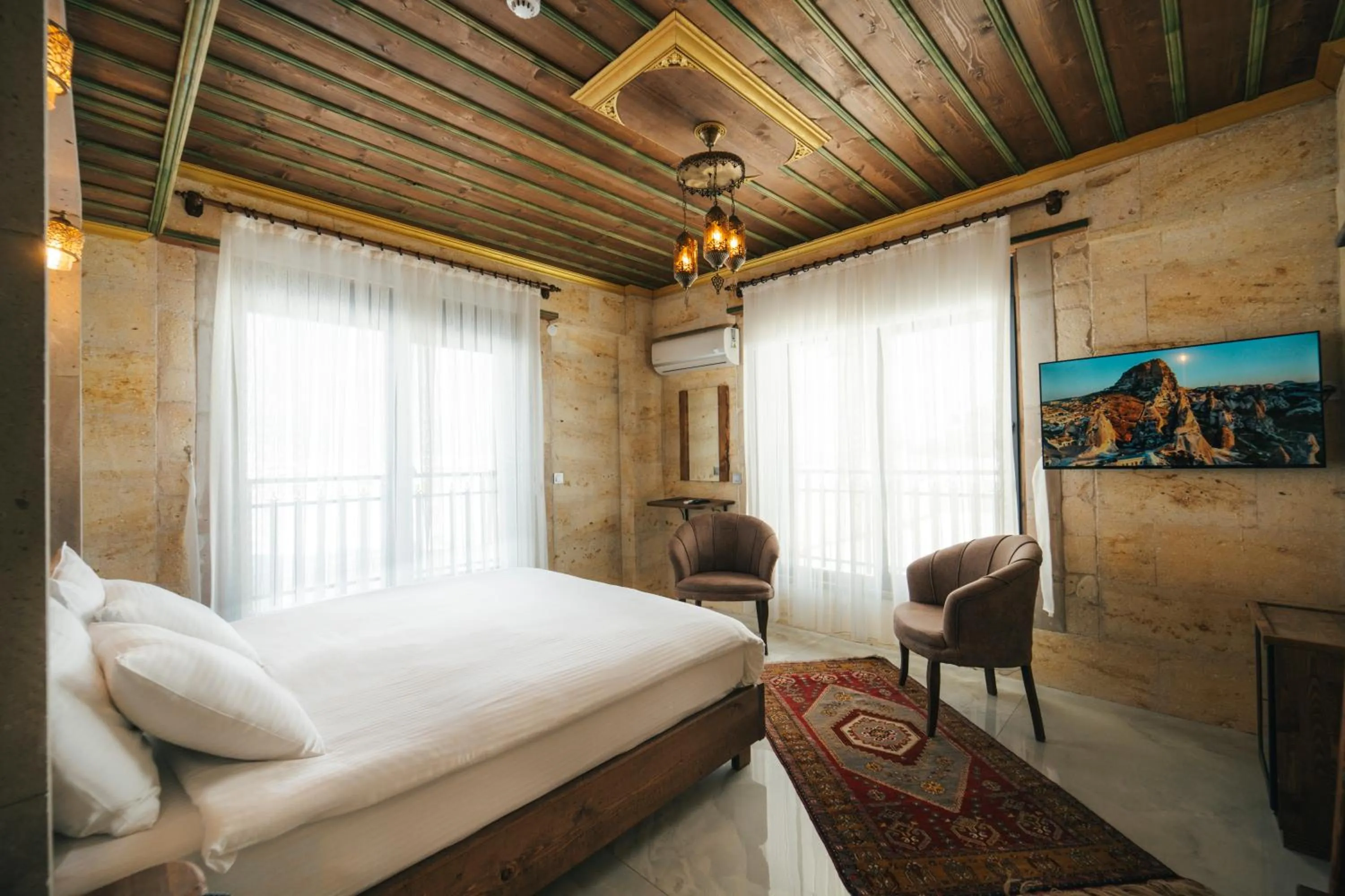 Bed in İncebey Konak Cappadocia