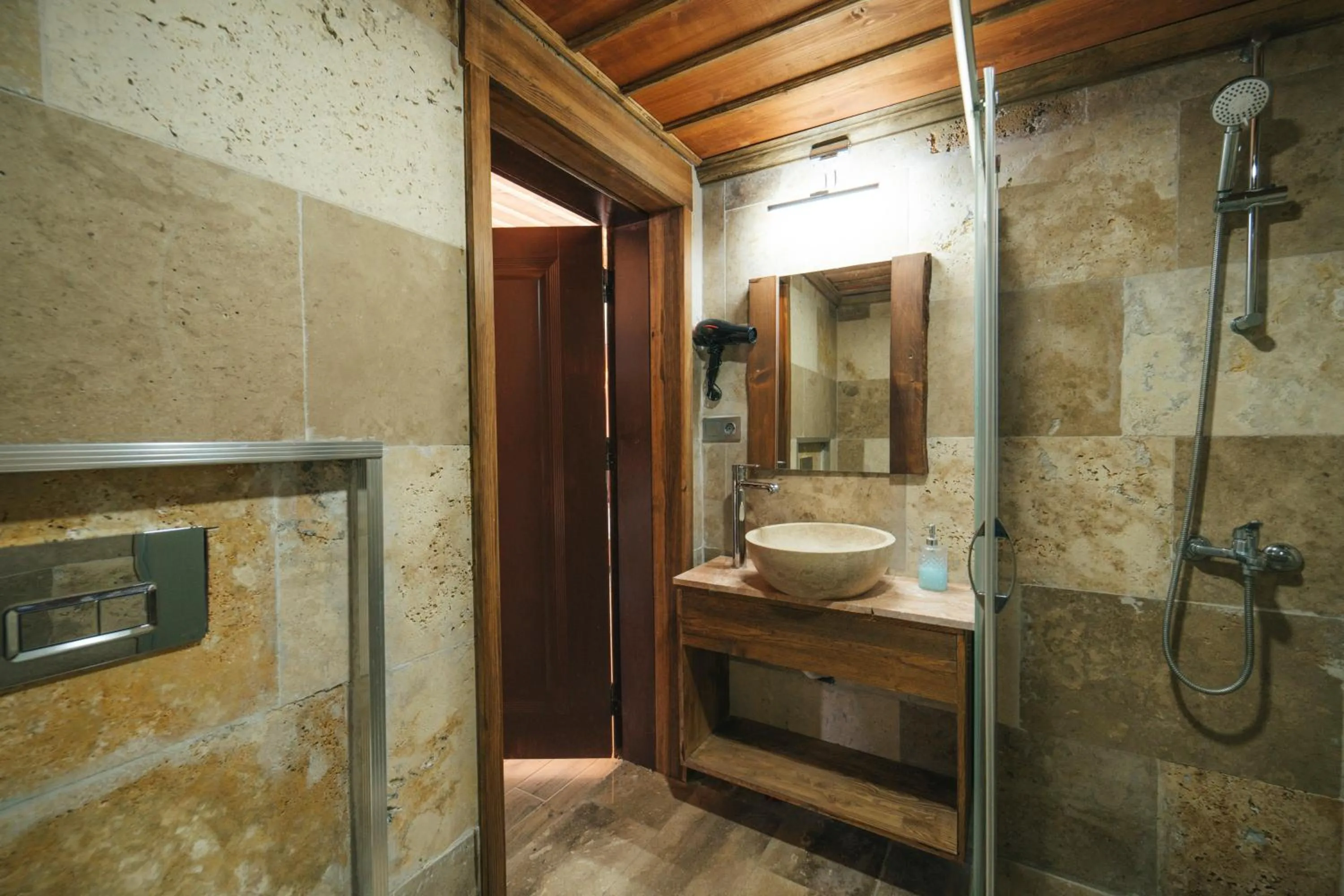 Shower in İncebey Konak Cappadocia