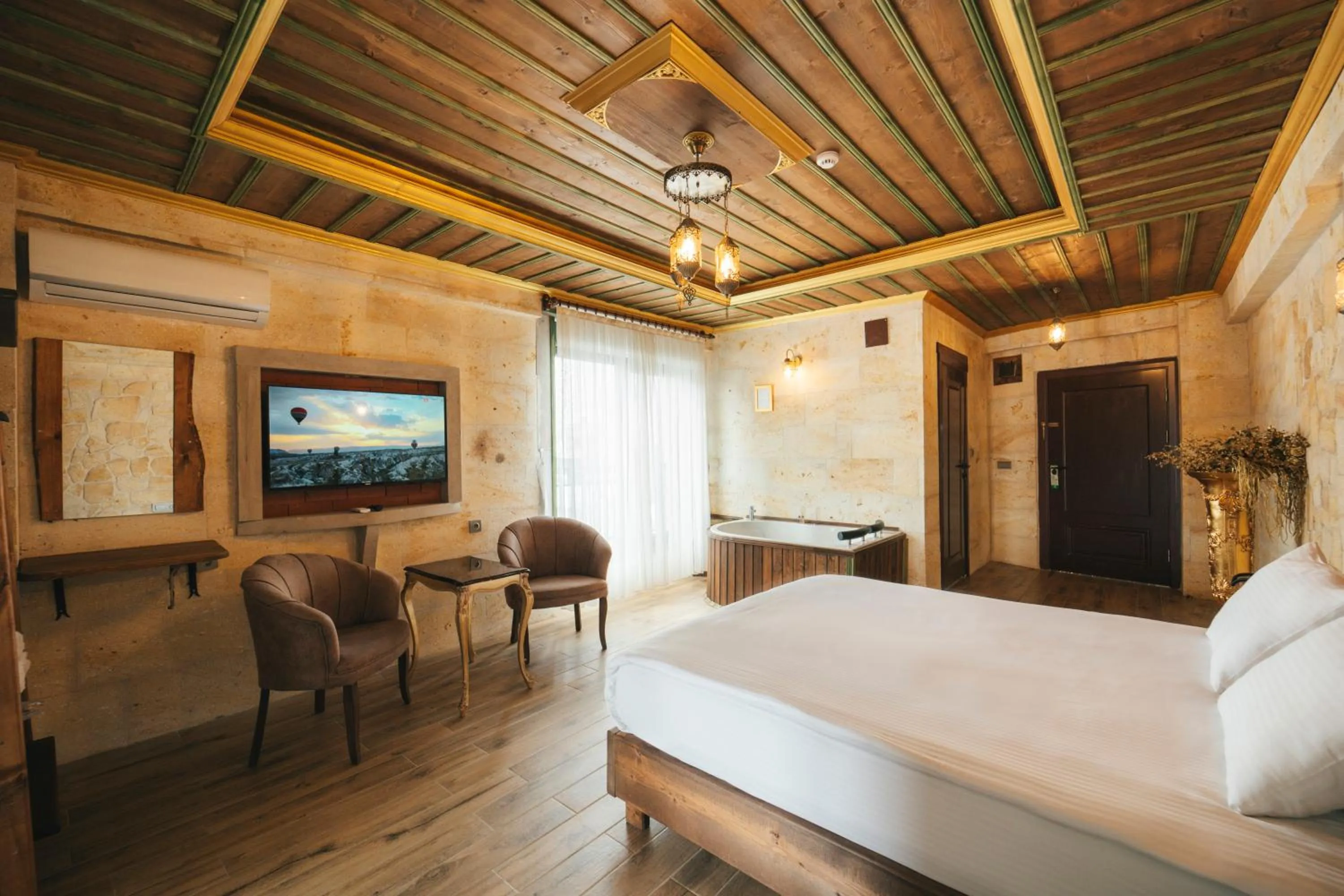 Bed in İncebey Konak Cappadocia