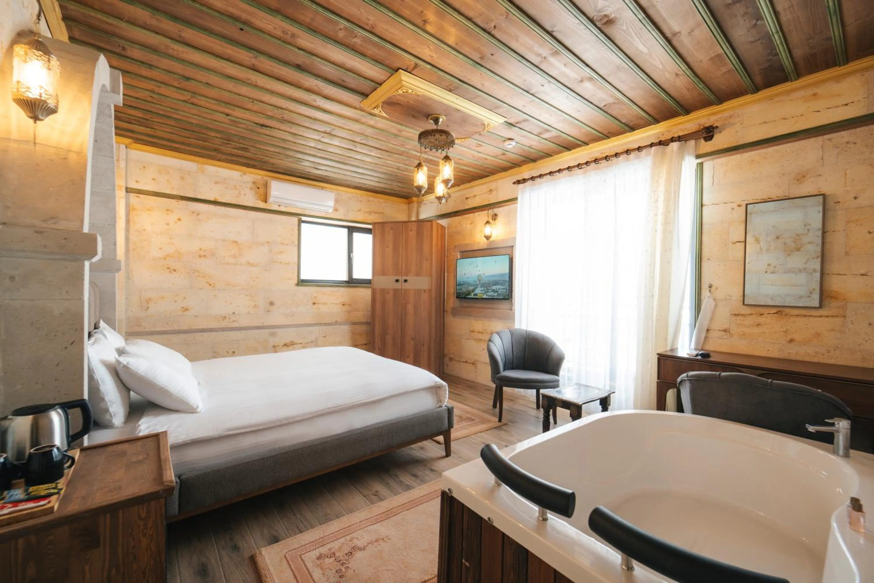 Bed in İncebey Konak Cappadocia