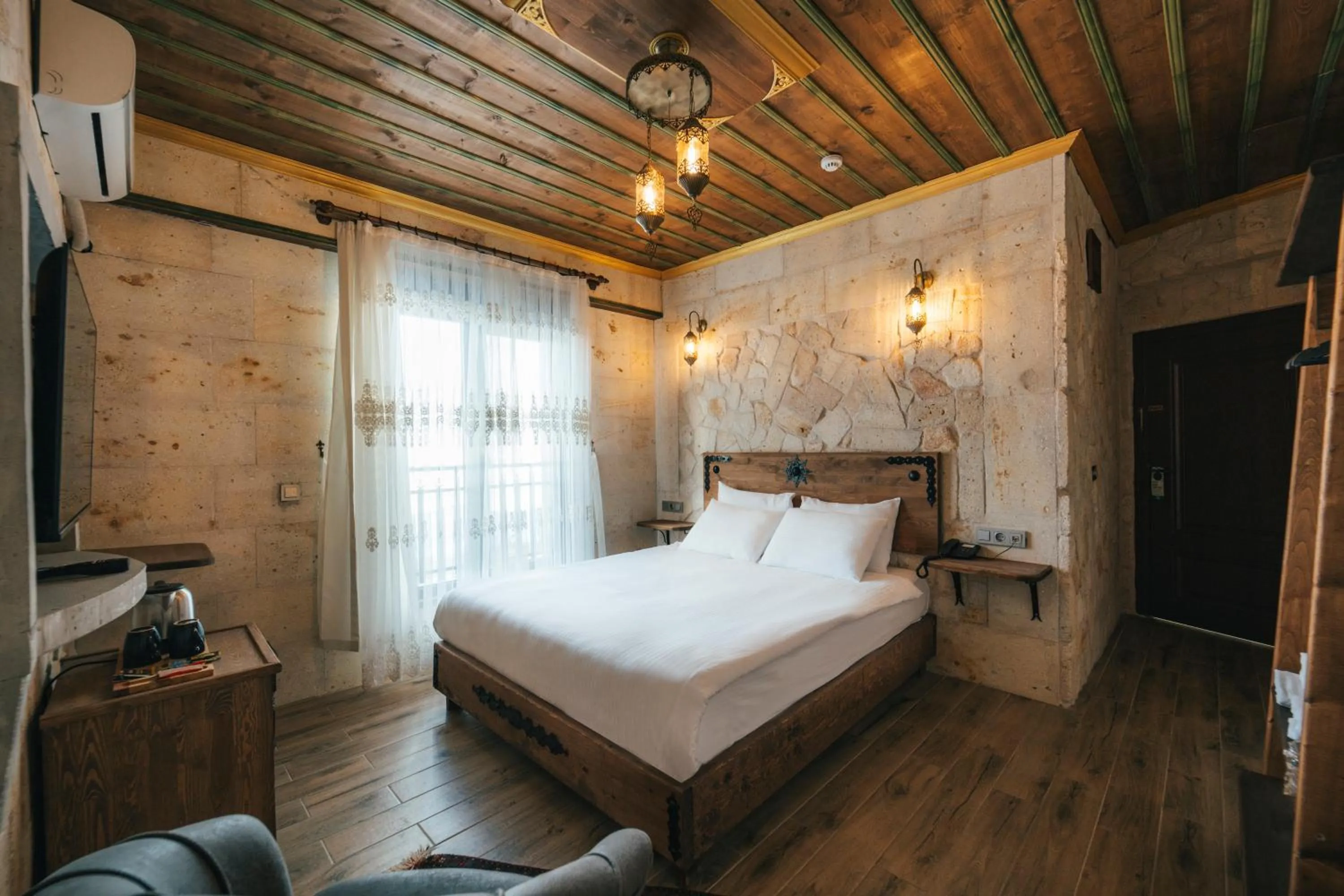 Bed in İncebey Konak Cappadocia