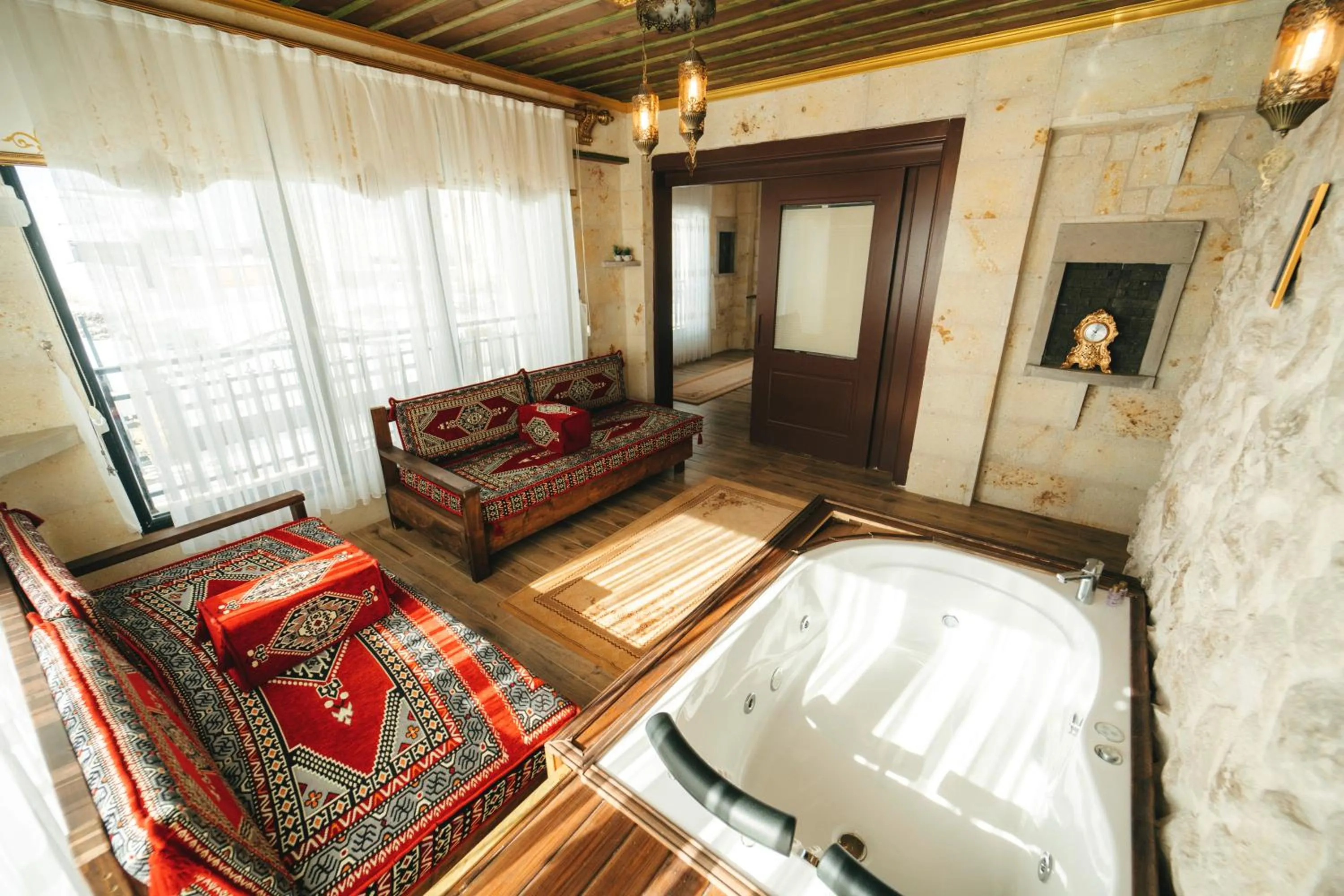 Bed in İncebey Konak Cappadocia