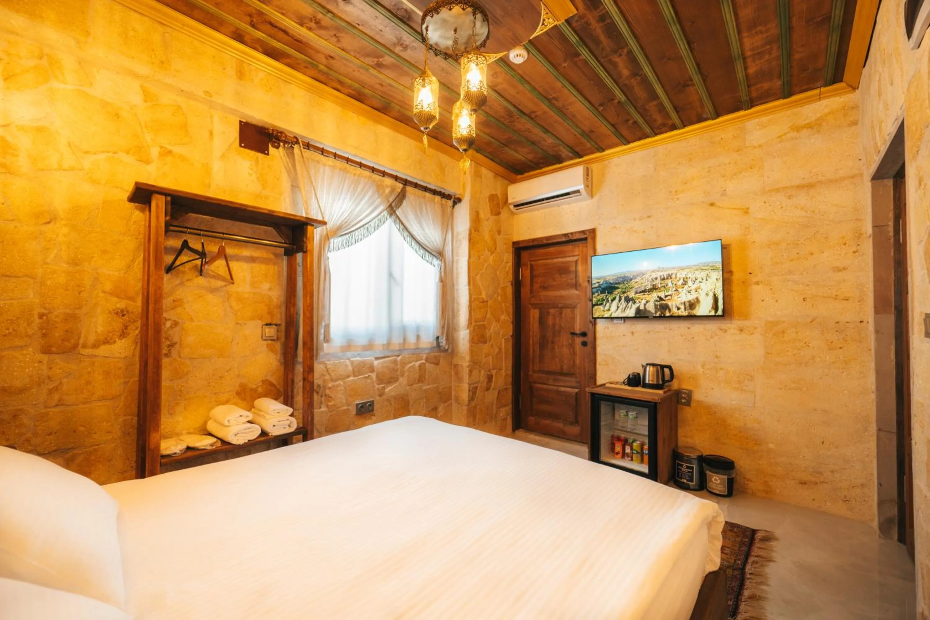 Bed in İncebey Konak Cappadocia