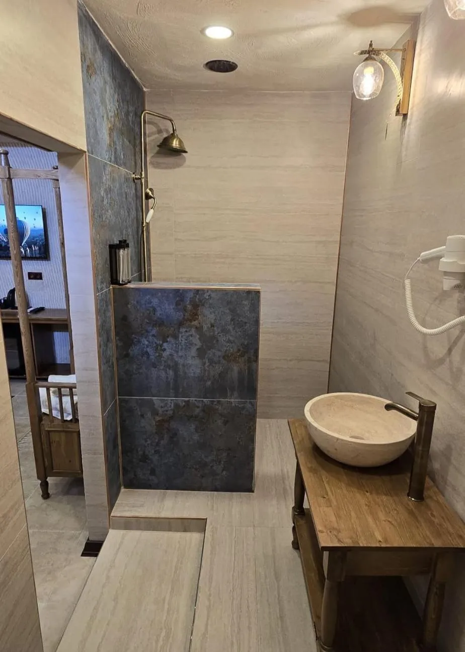 Shower in İncebey Konak Cappadocia