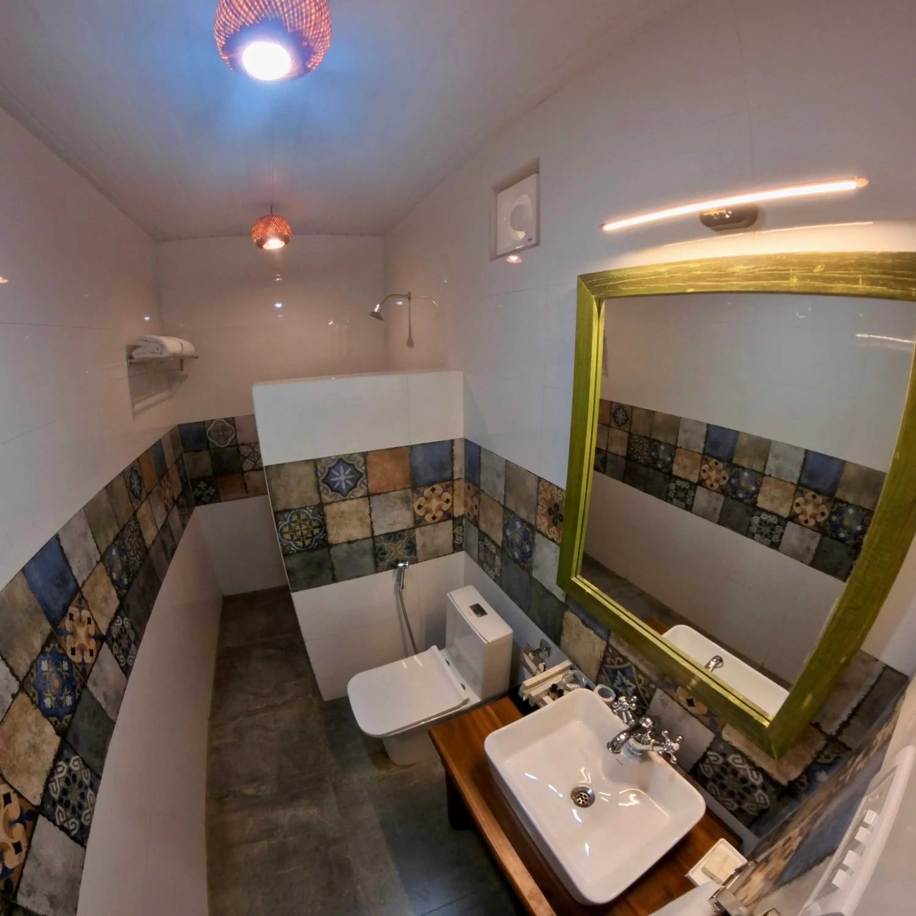 Shower in Welbeck Vintage By Oxygen Resorts