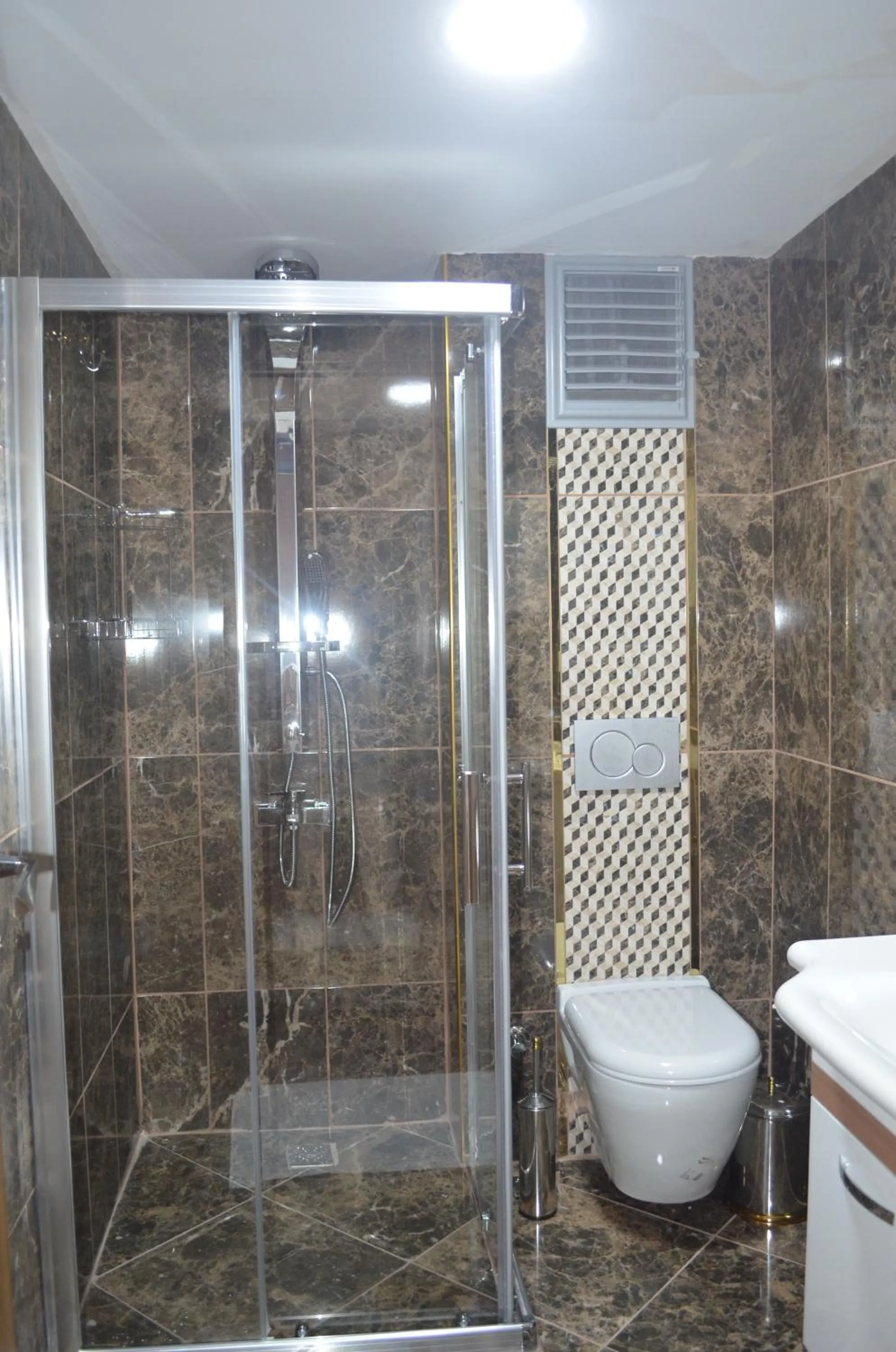 Shower in Safir Hotel