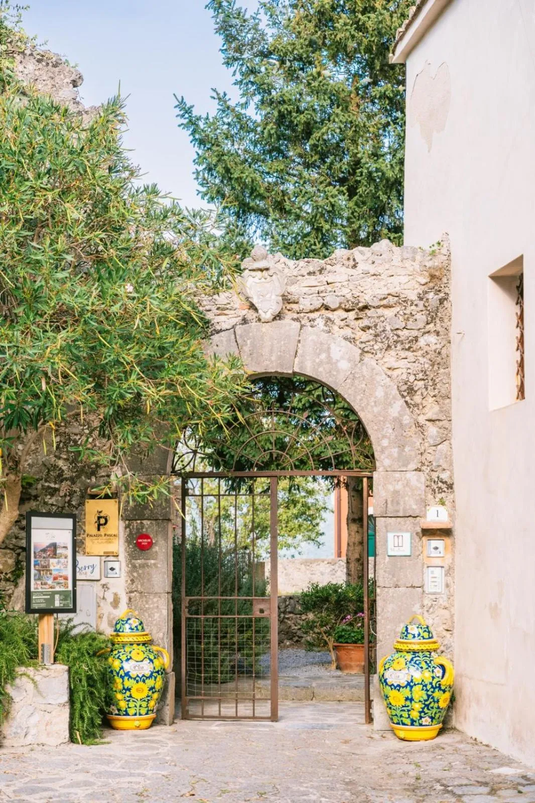 Property building in Palazzo Pascal