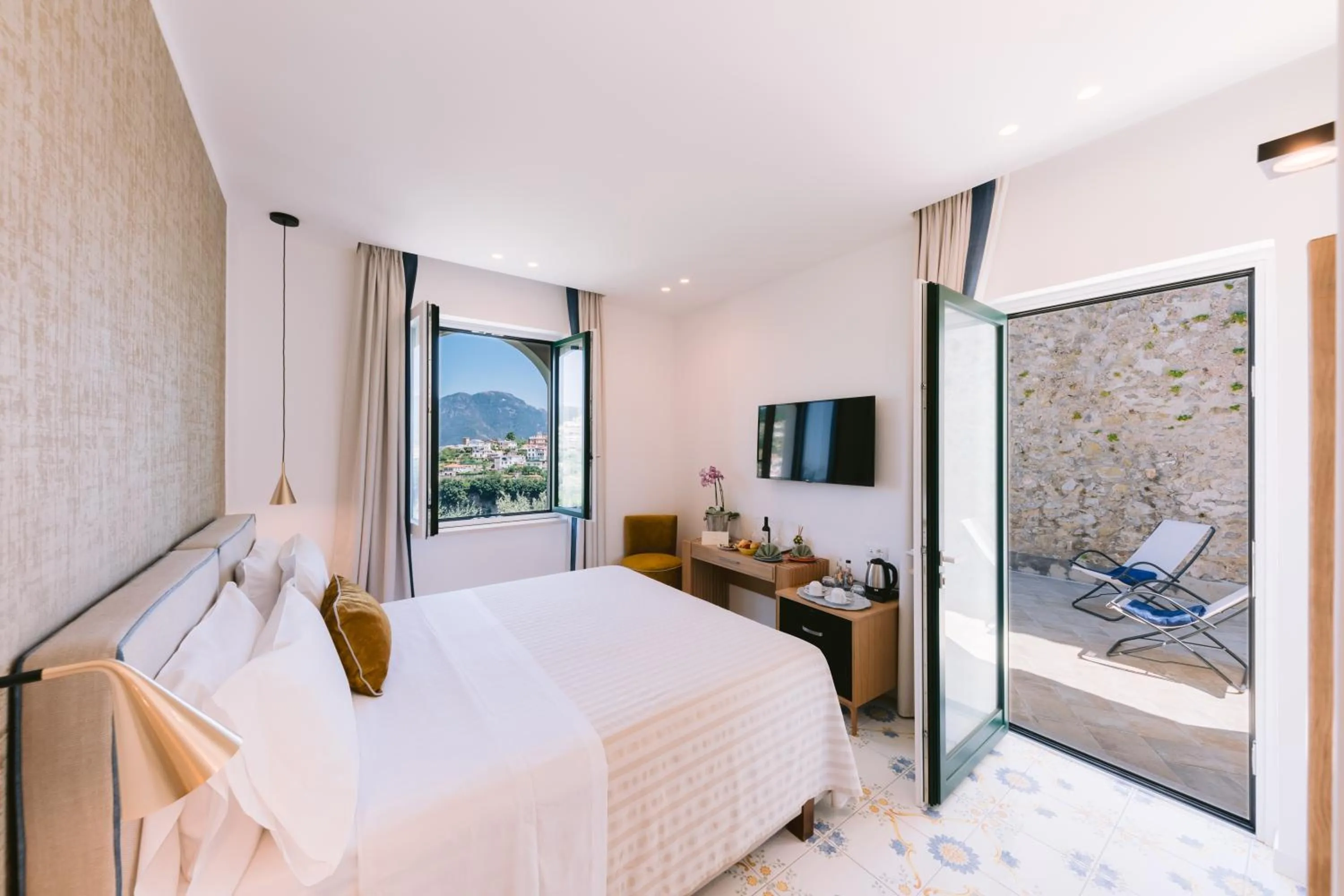 Deluxe Double Room with Terrace and Partial Sea View - Depandance in Palazzo Pascal