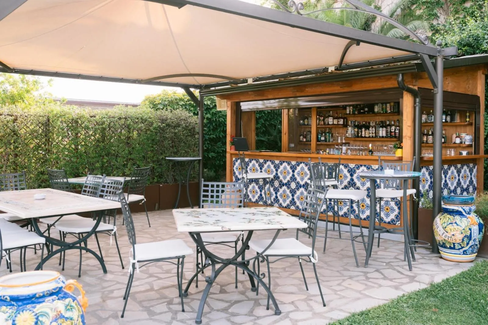 Restaurant/places to eat in Palazzo Pascal