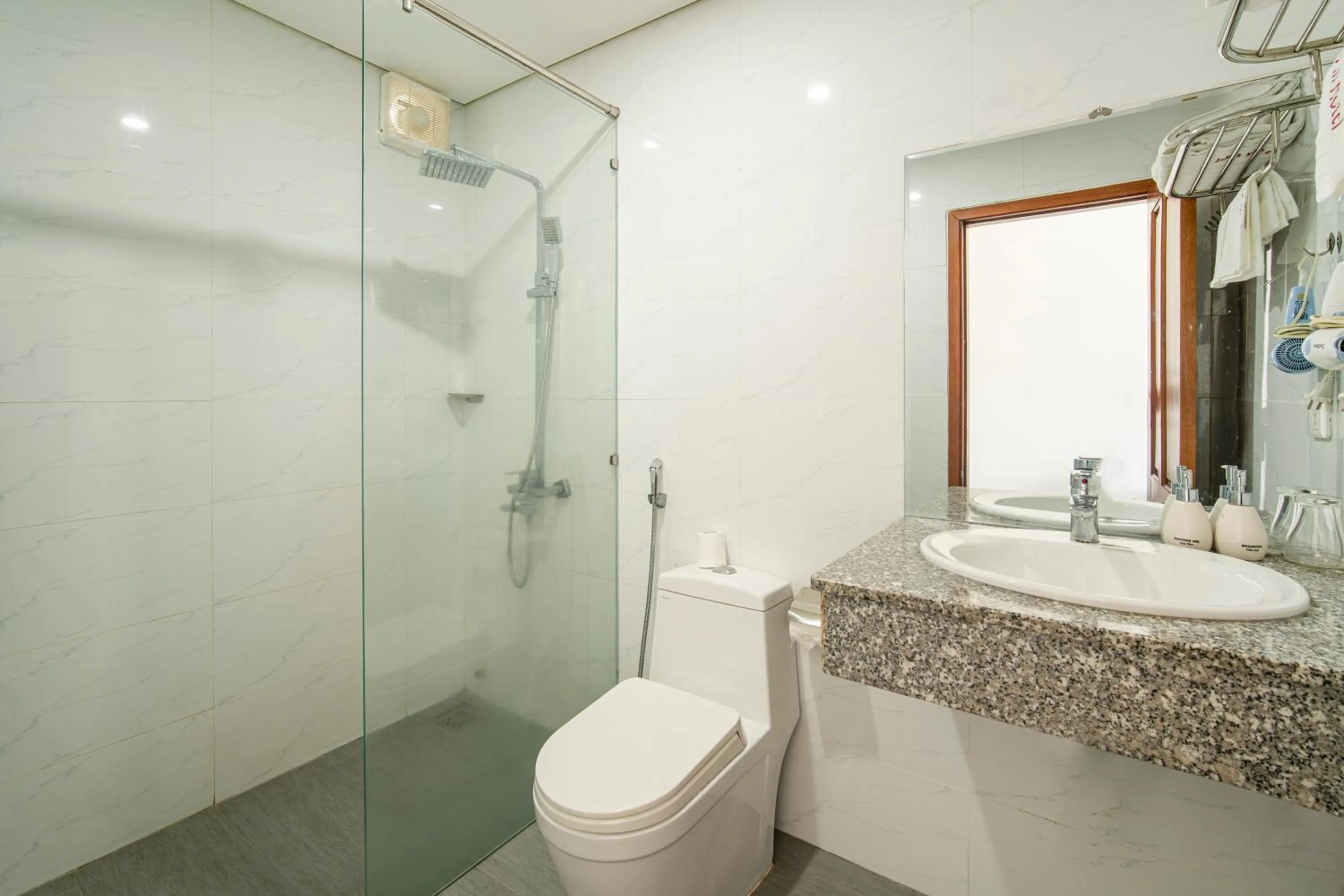 Toilet in Phú An Hotel