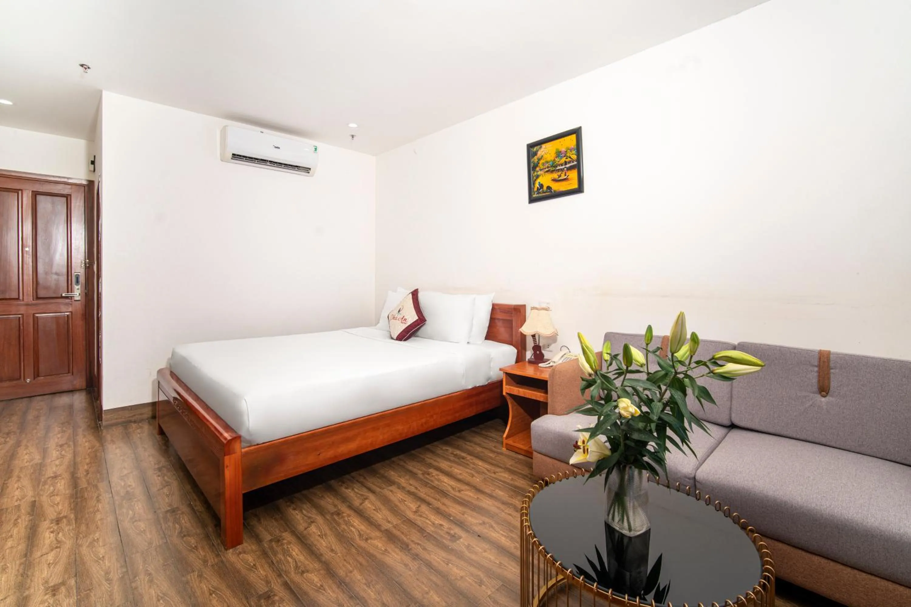 Photo of the whole room, Bed in Phú An Hotel