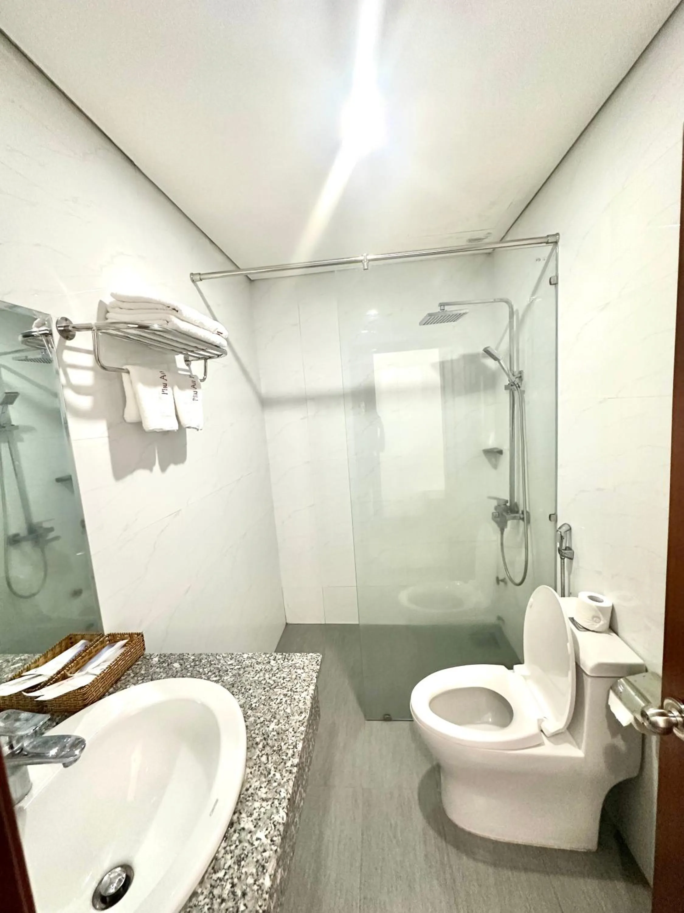 Toilet in Phú An Hotel