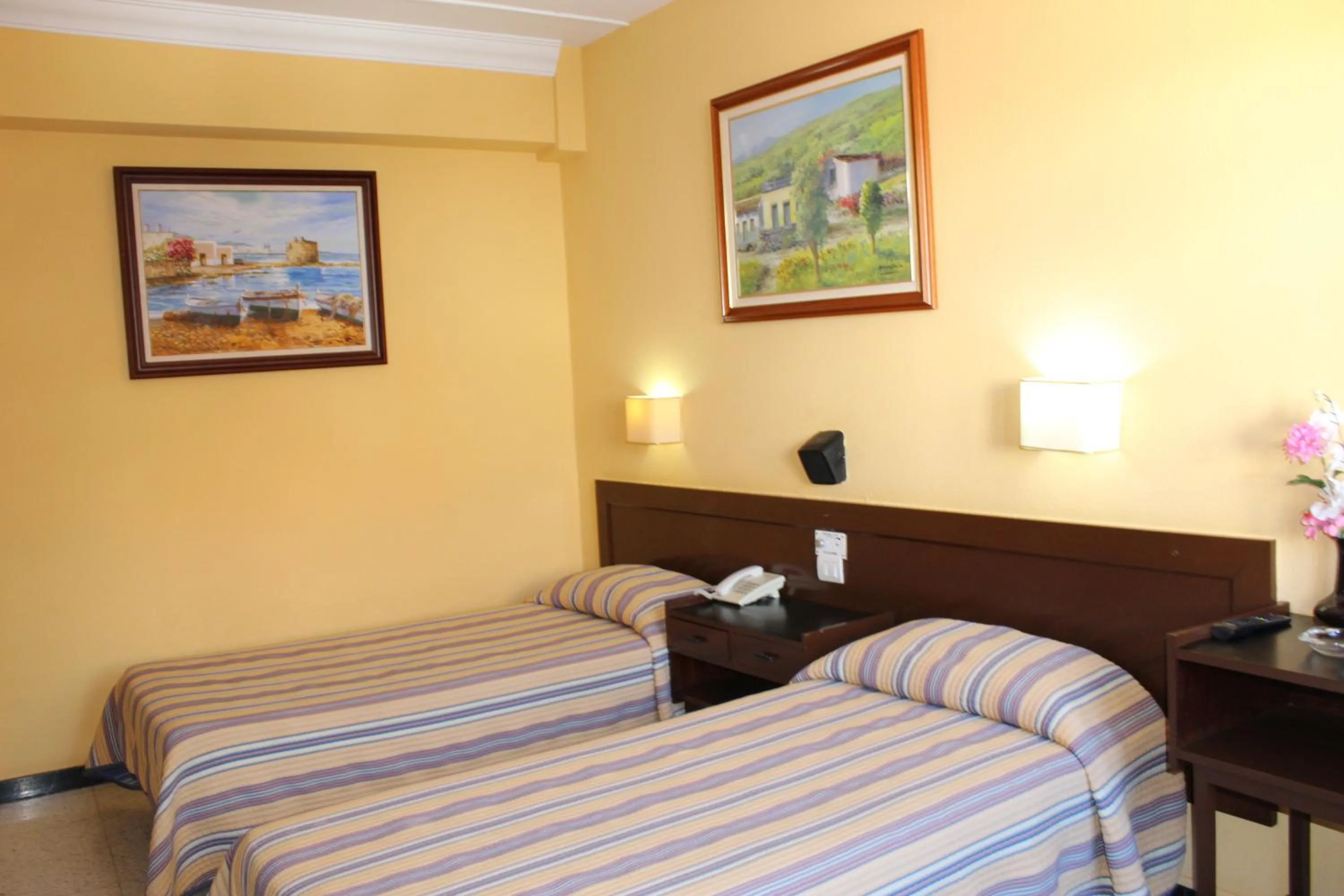 Bedroom, Bed in Hotel Olympia