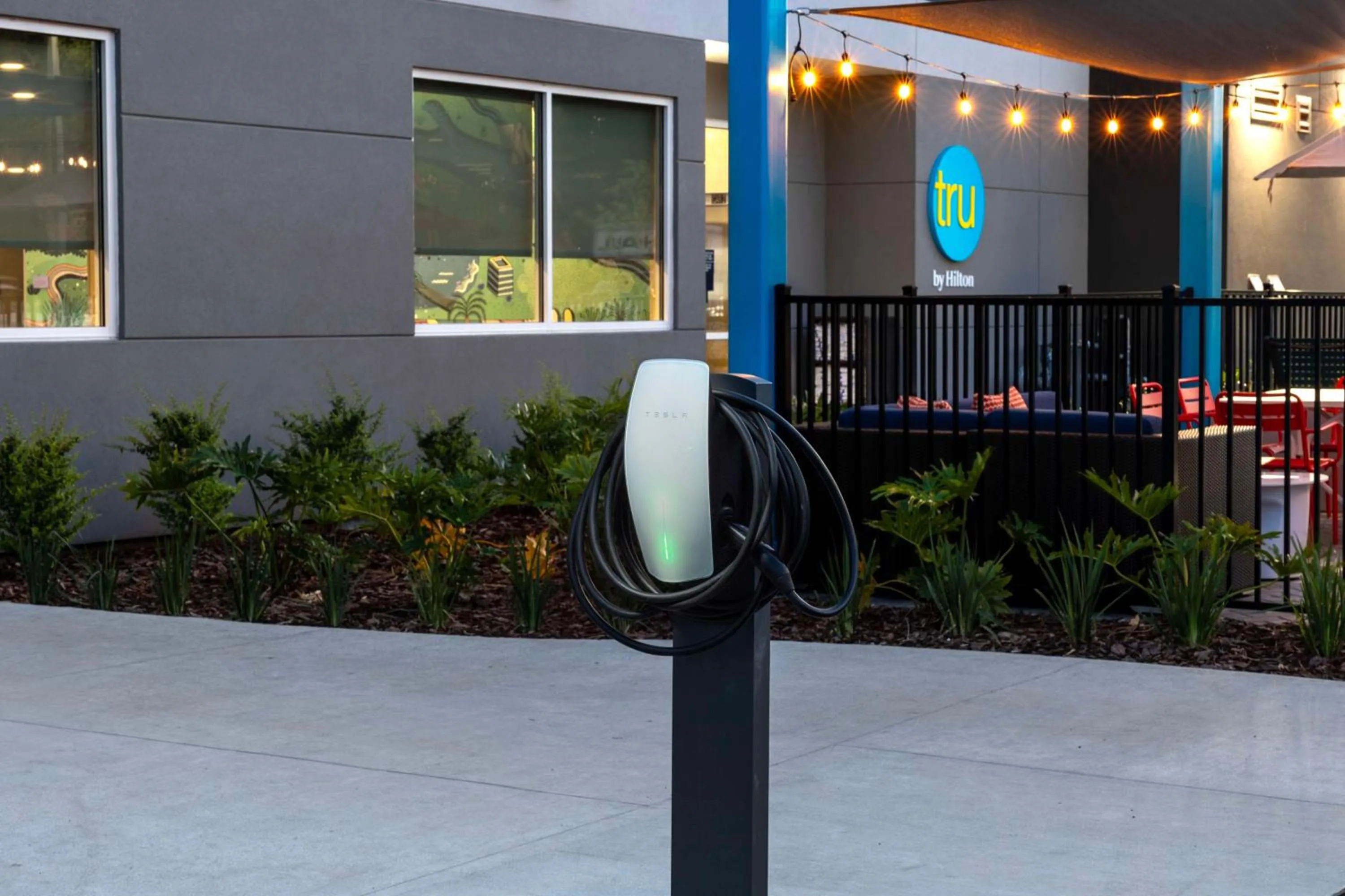 Property building in Tru by Hilton Jacksonville West I 295