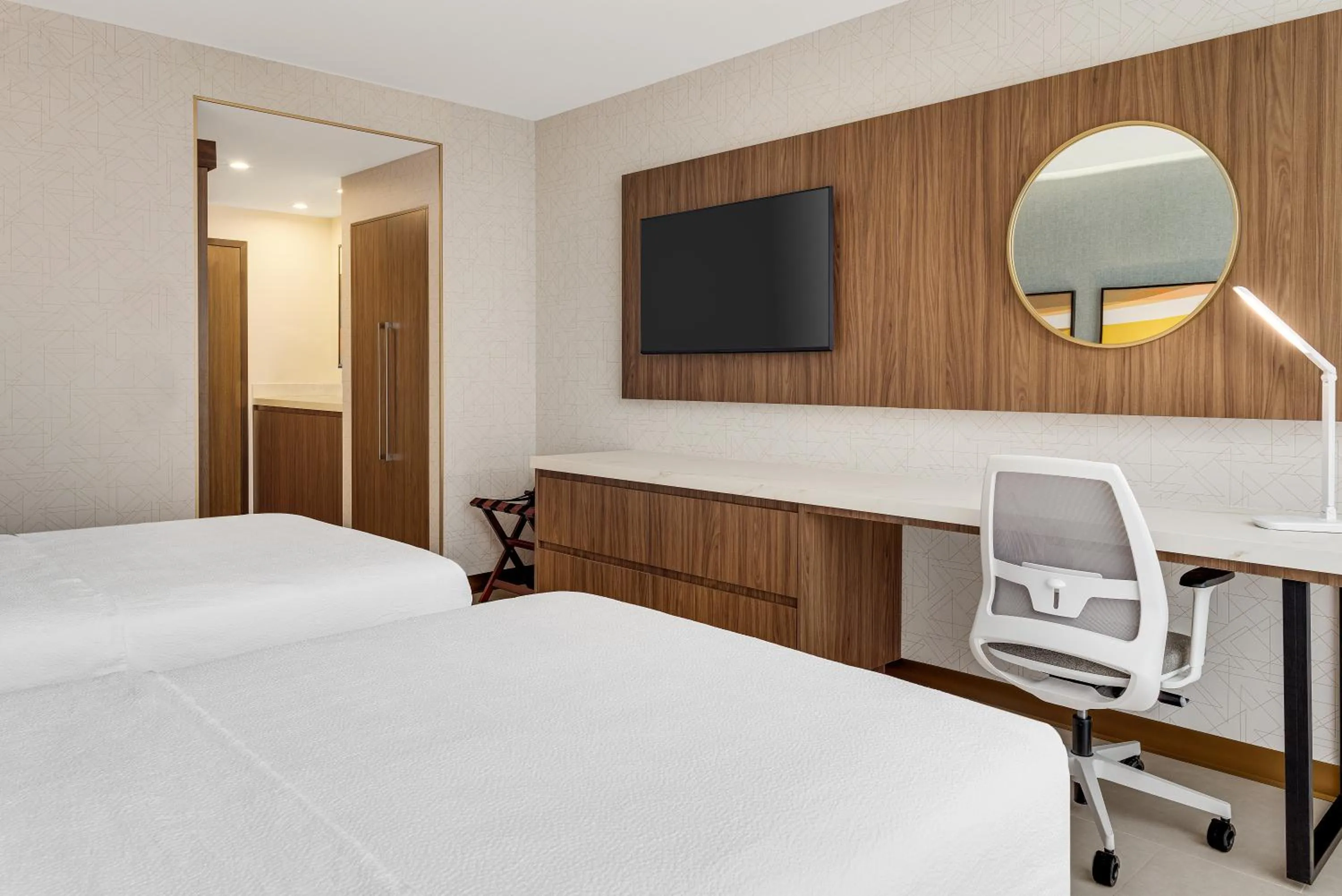 TV and multimedia, Bed in Hilton Garden Inn San Jose Airport City Mall