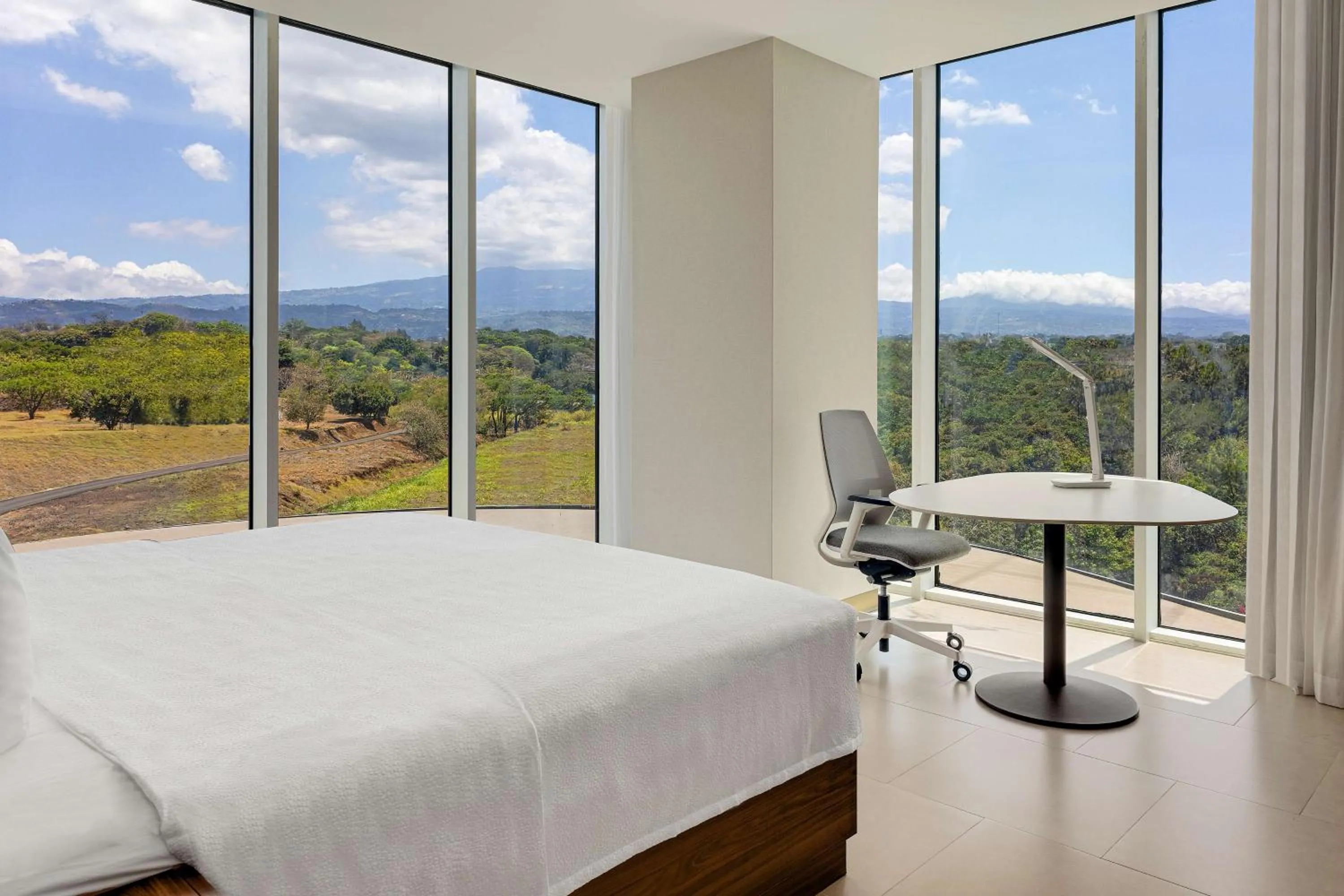 Bedroom in Hilton Garden Inn San Jose Airport City Mall