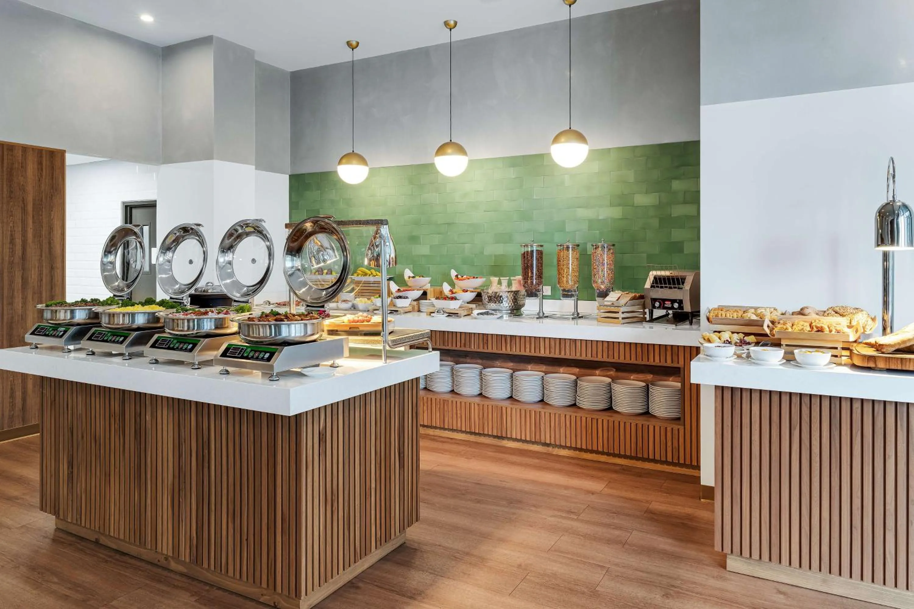 Restaurant/places to eat in Hilton Garden Inn San Jose Airport City Mall