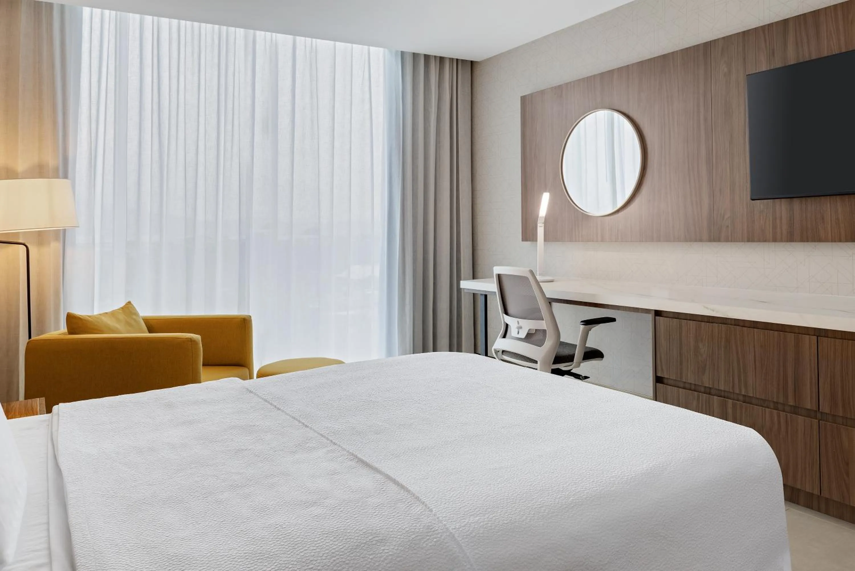 TV and multimedia, Bed in Hilton Garden Inn San Jose Airport City Mall