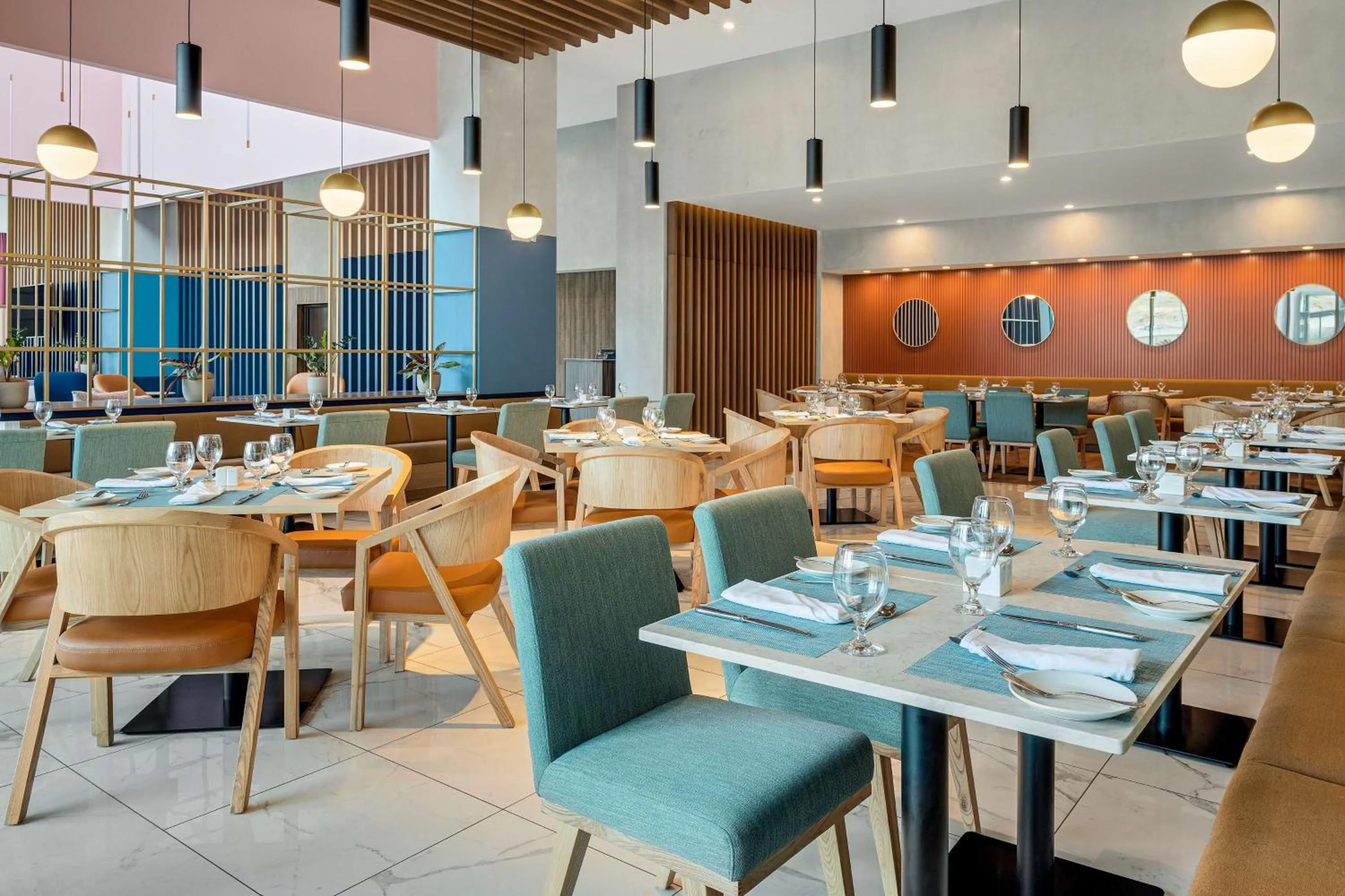 Restaurant/places to eat in Hilton Garden Inn San Jose Airport City Mall