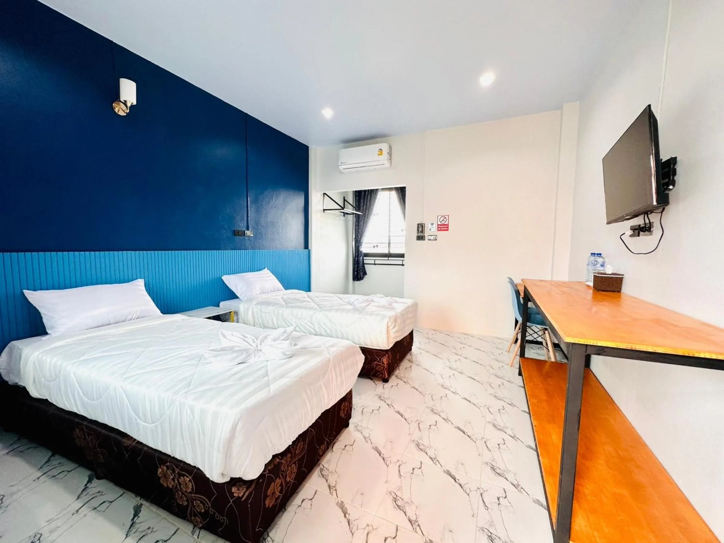 Communal lounge/ TV room in Art Nara Hotel อาร์ตนรารีสอร์ท